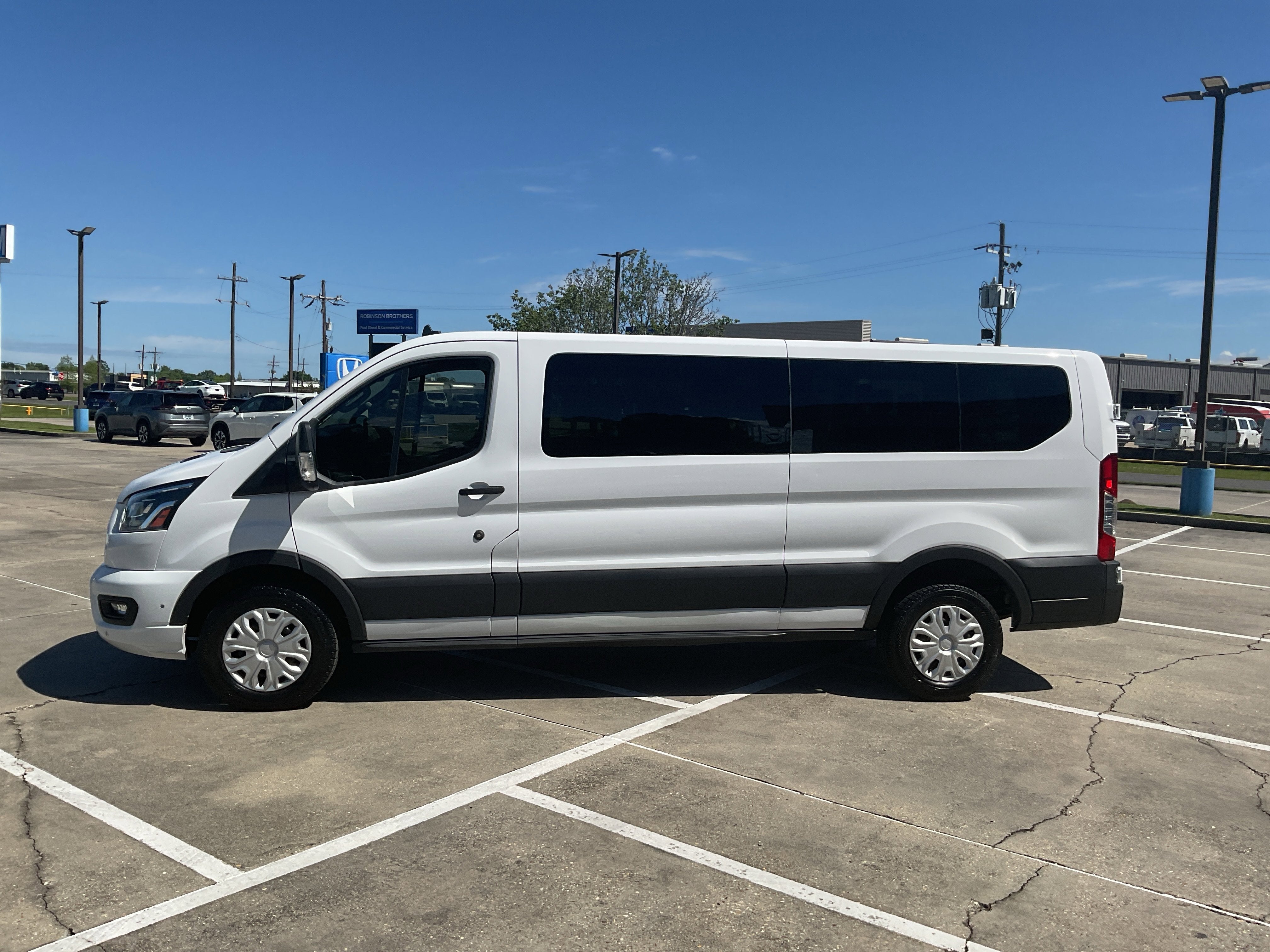 2023 Ford Transit Passenger Wagon XLT