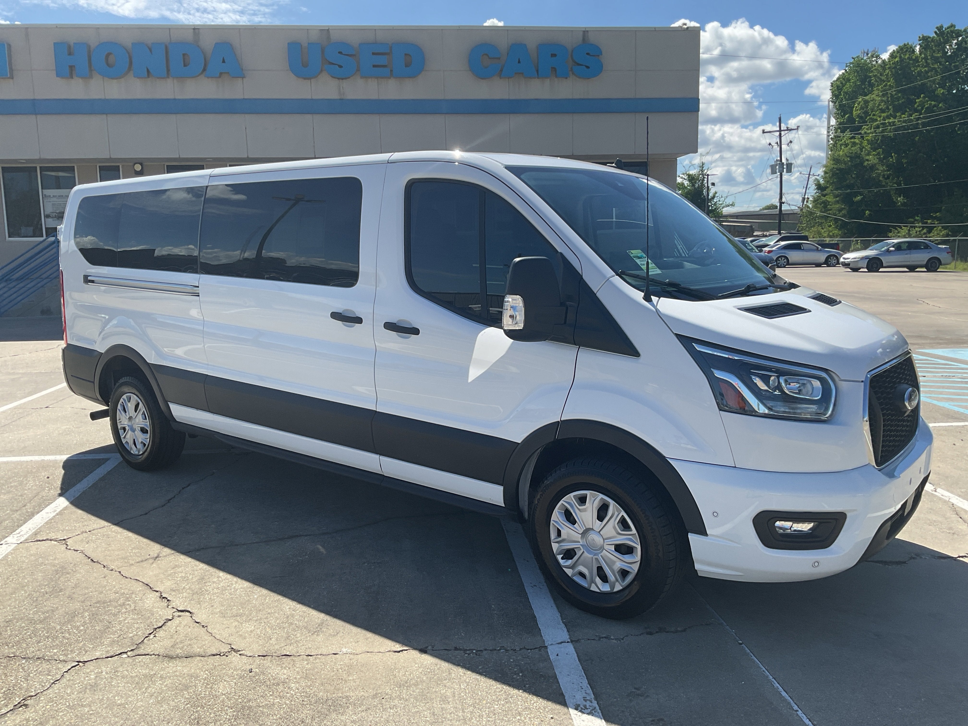 2023 Ford Transit Passenger Wagon XLT