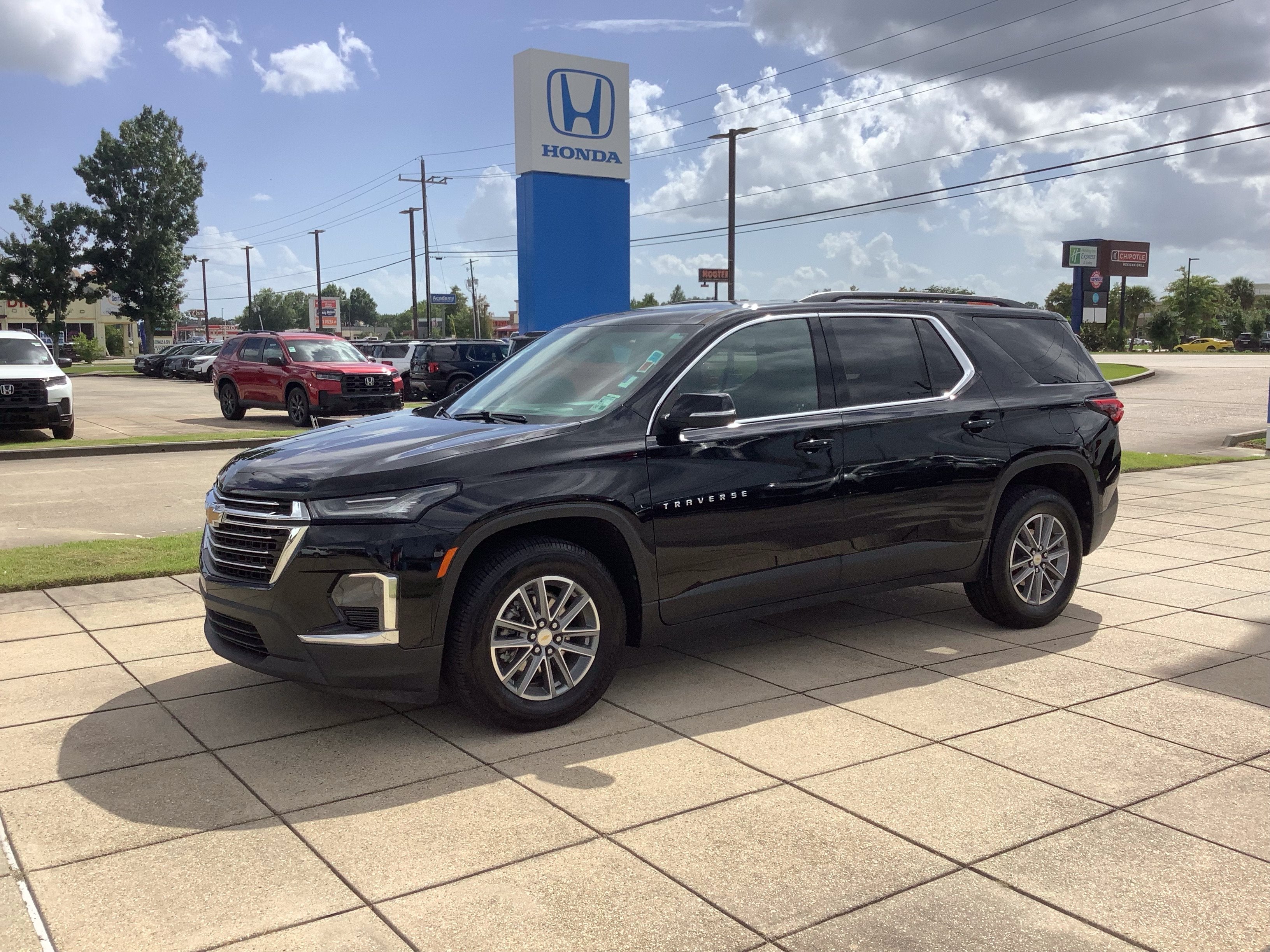 2022 Chevrolet Traverse LT Cloth