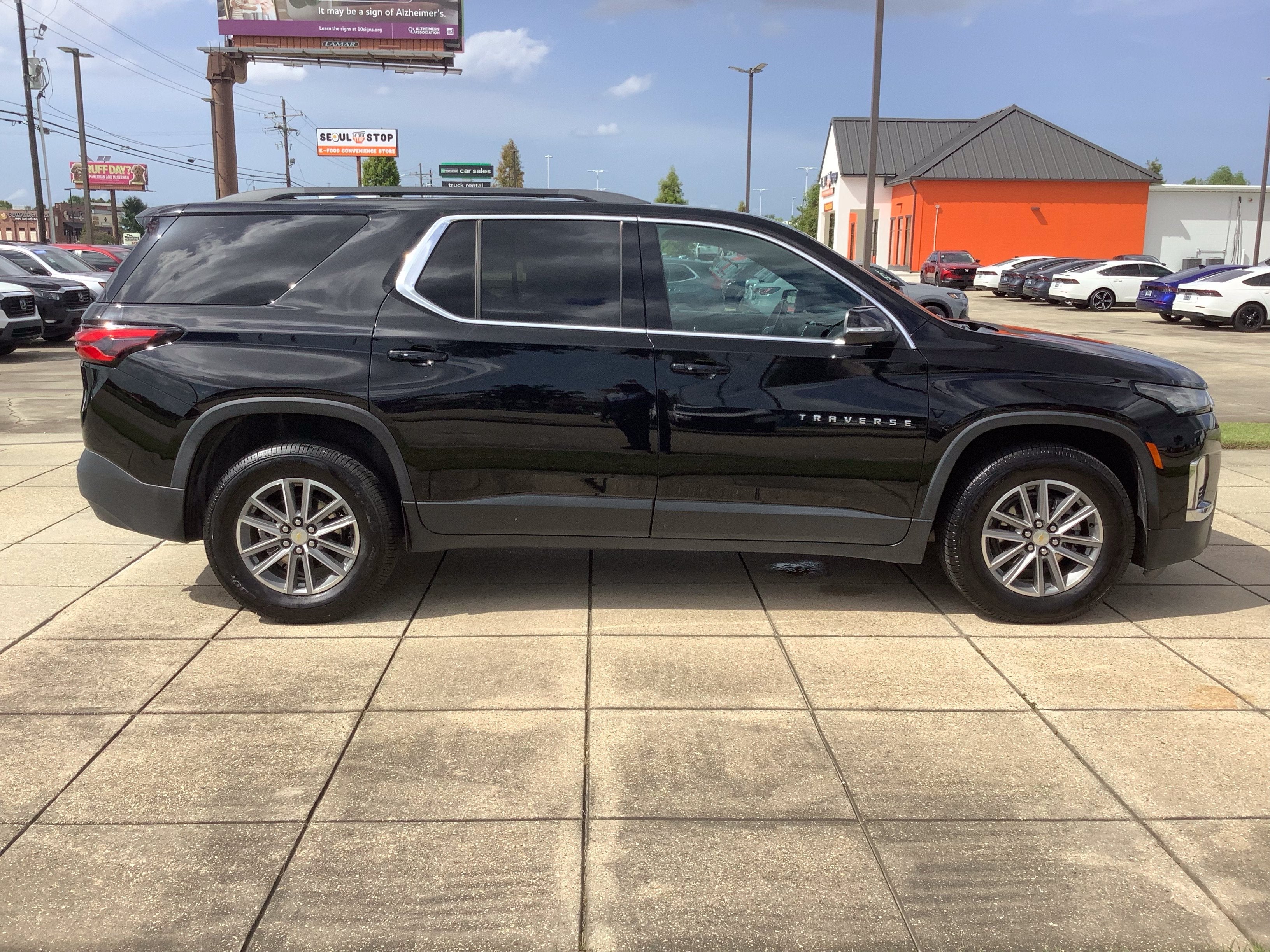 2022 Chevrolet Traverse LT Cloth