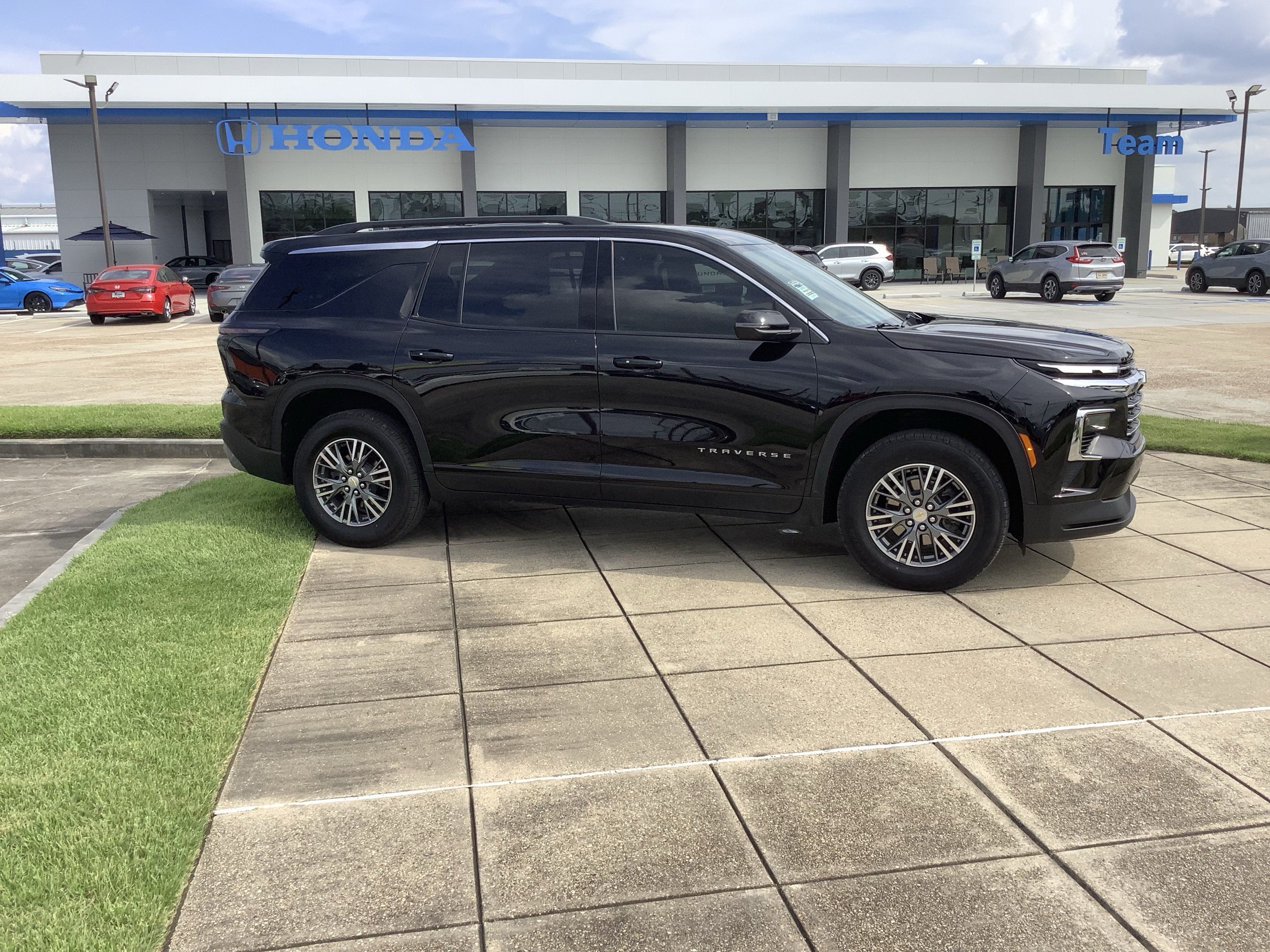 2025 Chevrolet Traverse FWD LT