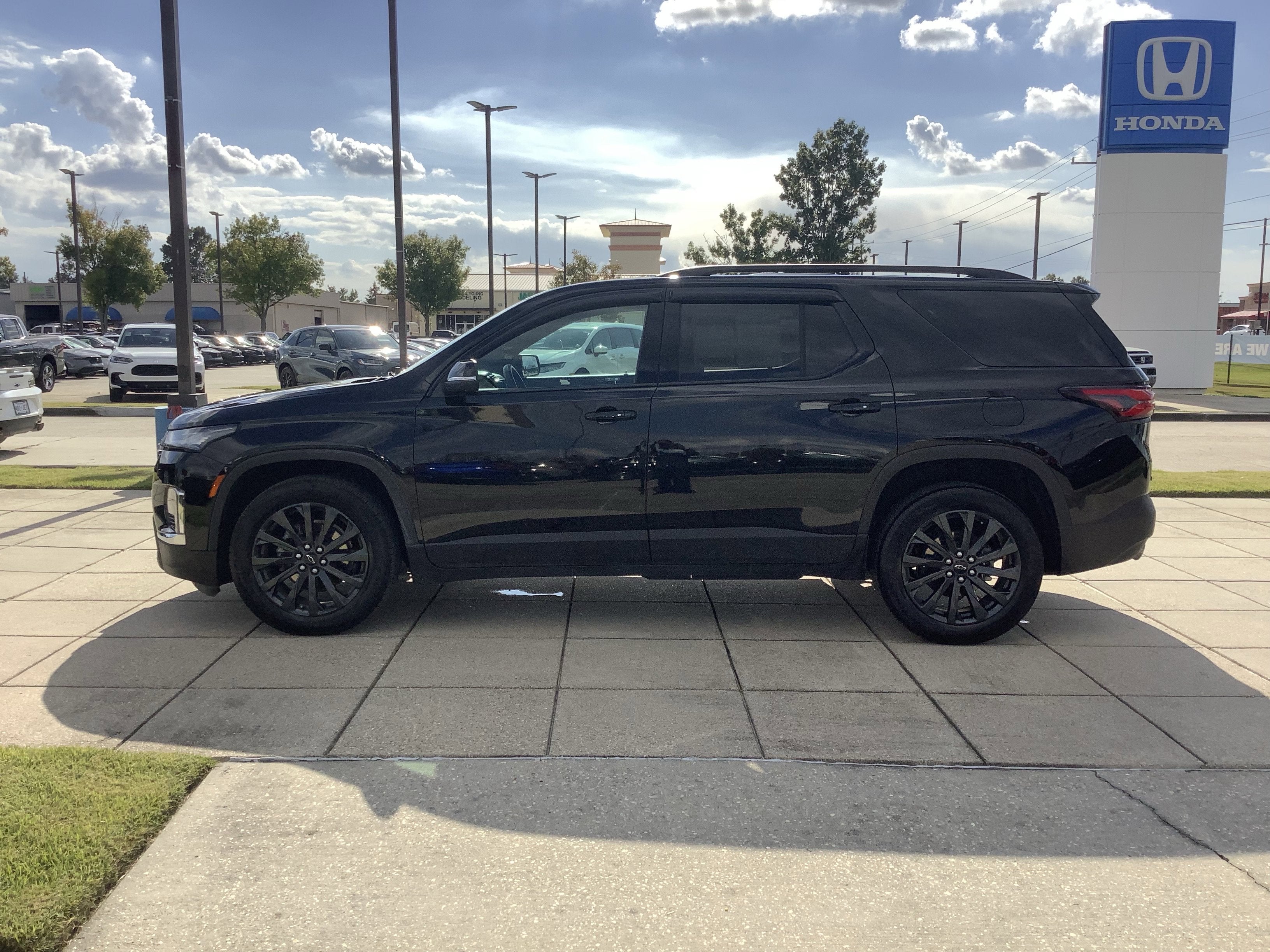2023 Chevrolet Traverse RS