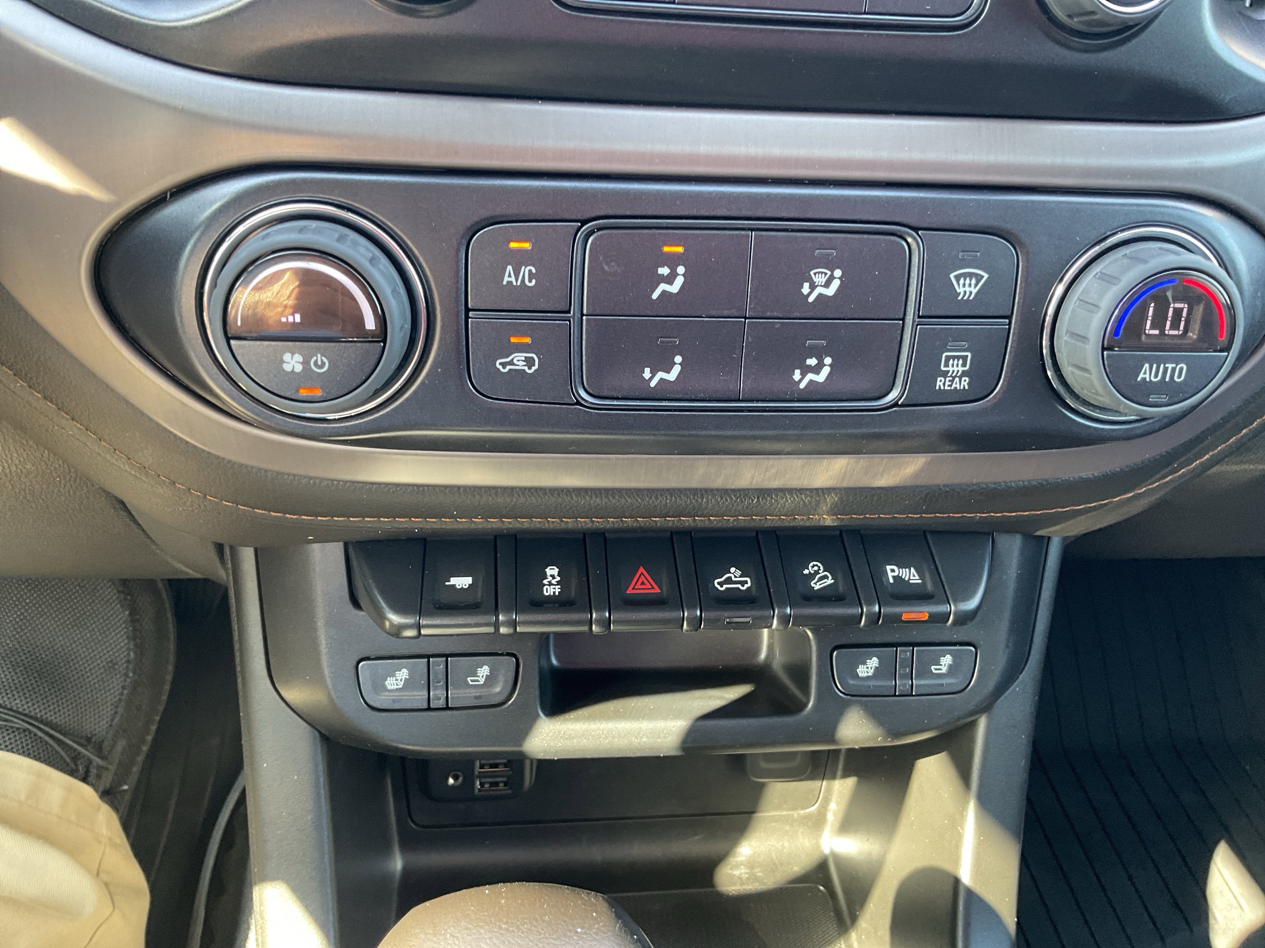 2022 GMC Canyon 4WD AT4 w/Leather