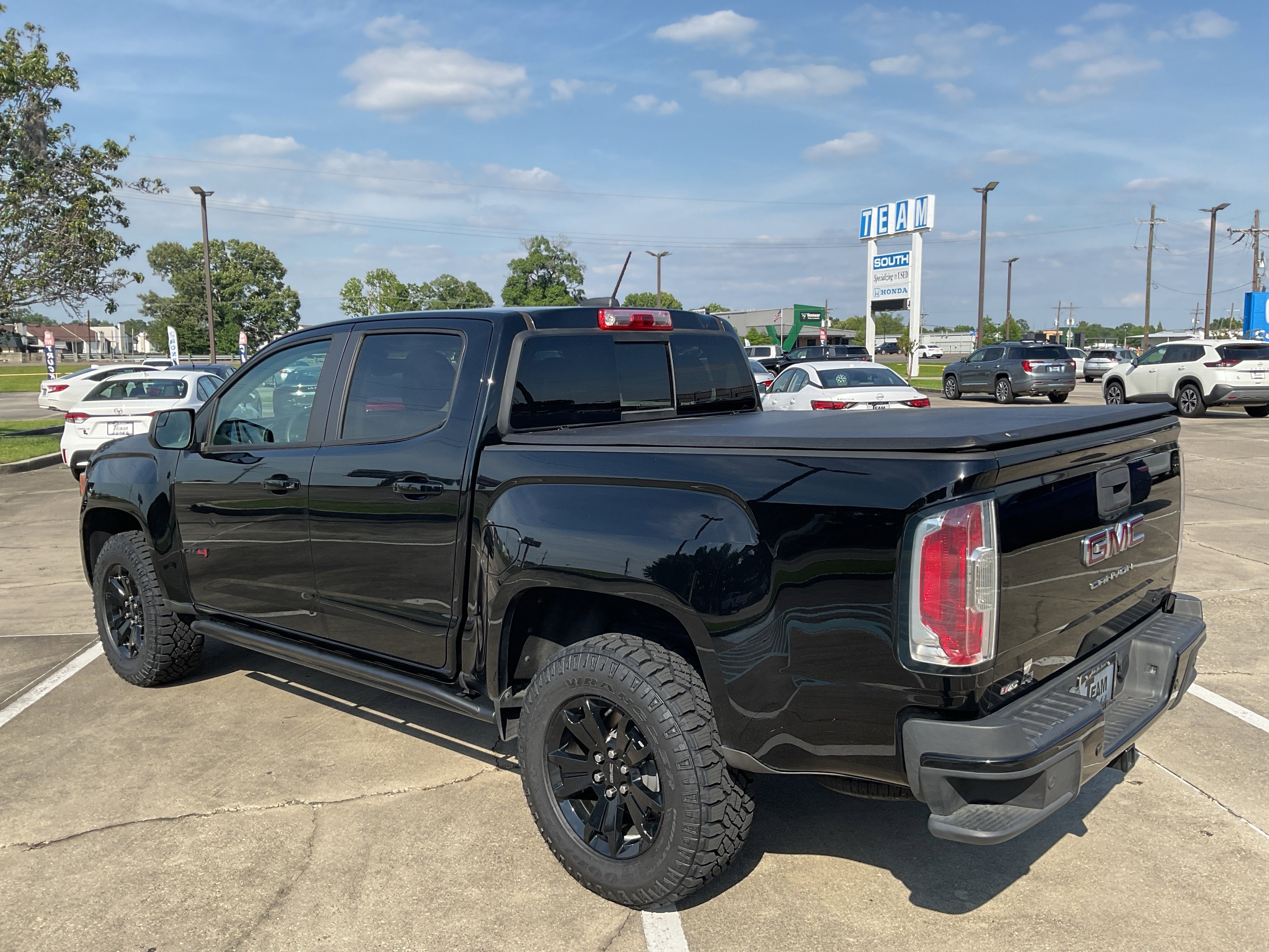 2022 GMC Canyon 4WD AT4 w/Leather