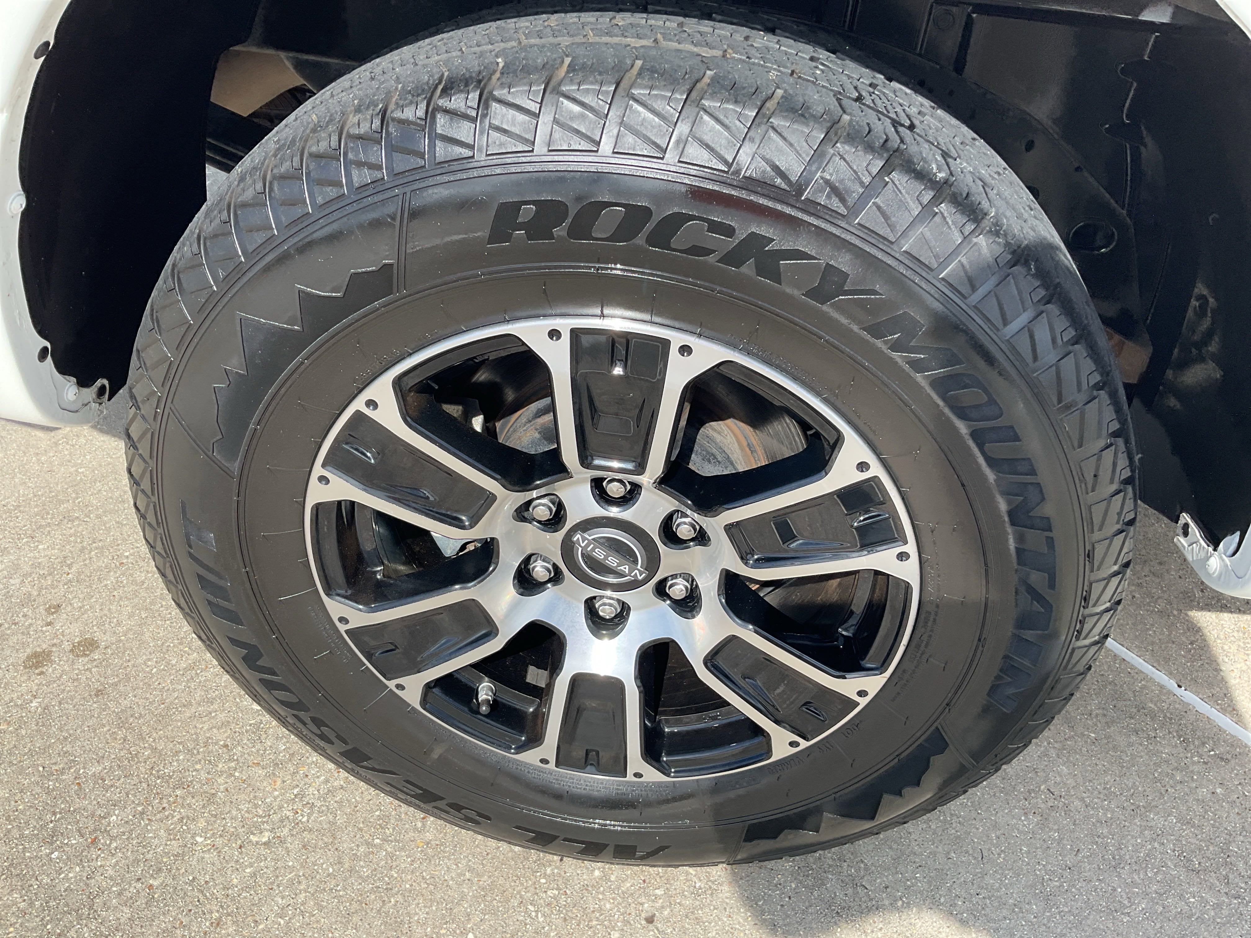 2023 Nissan Titan SV