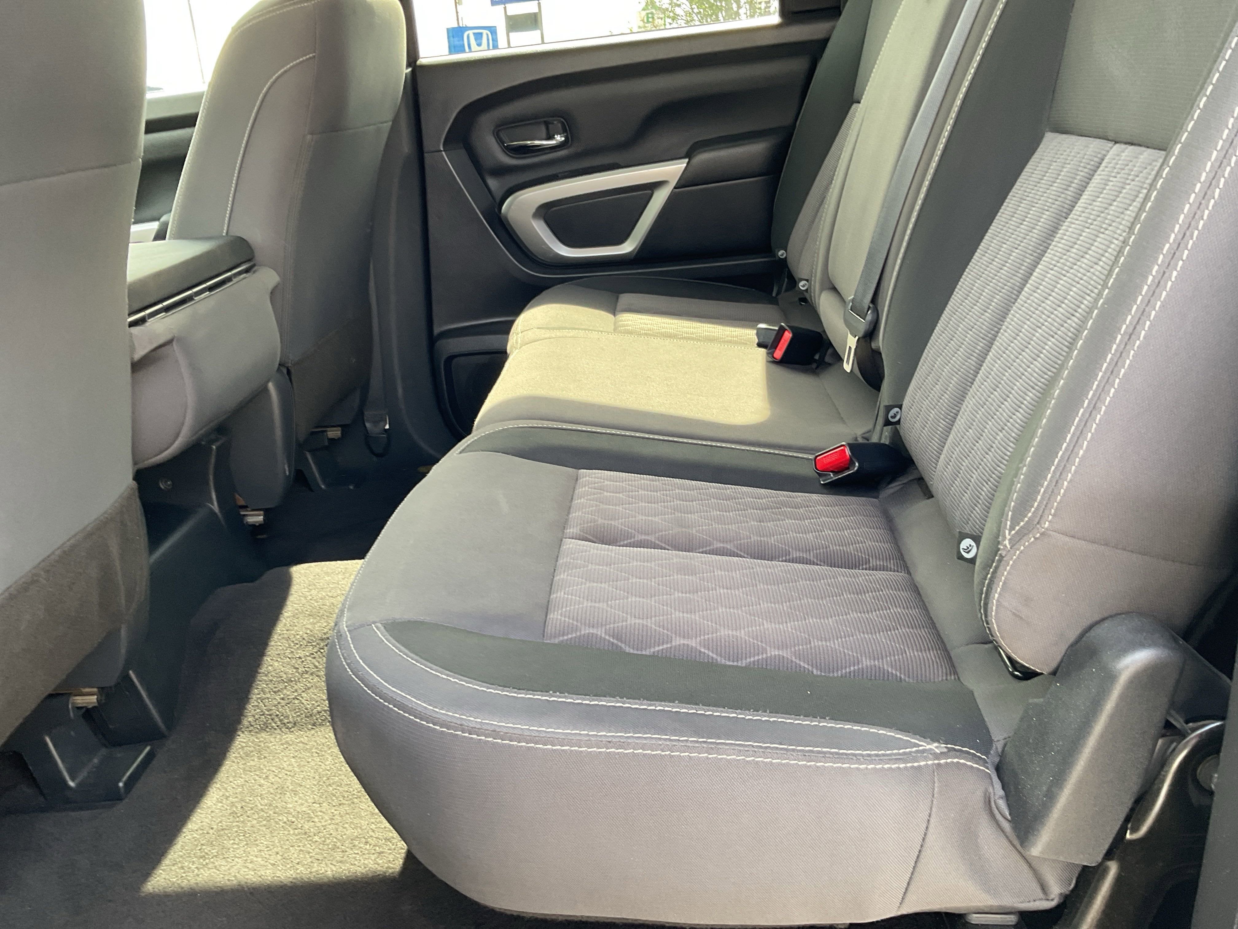 2023 Nissan Titan SV