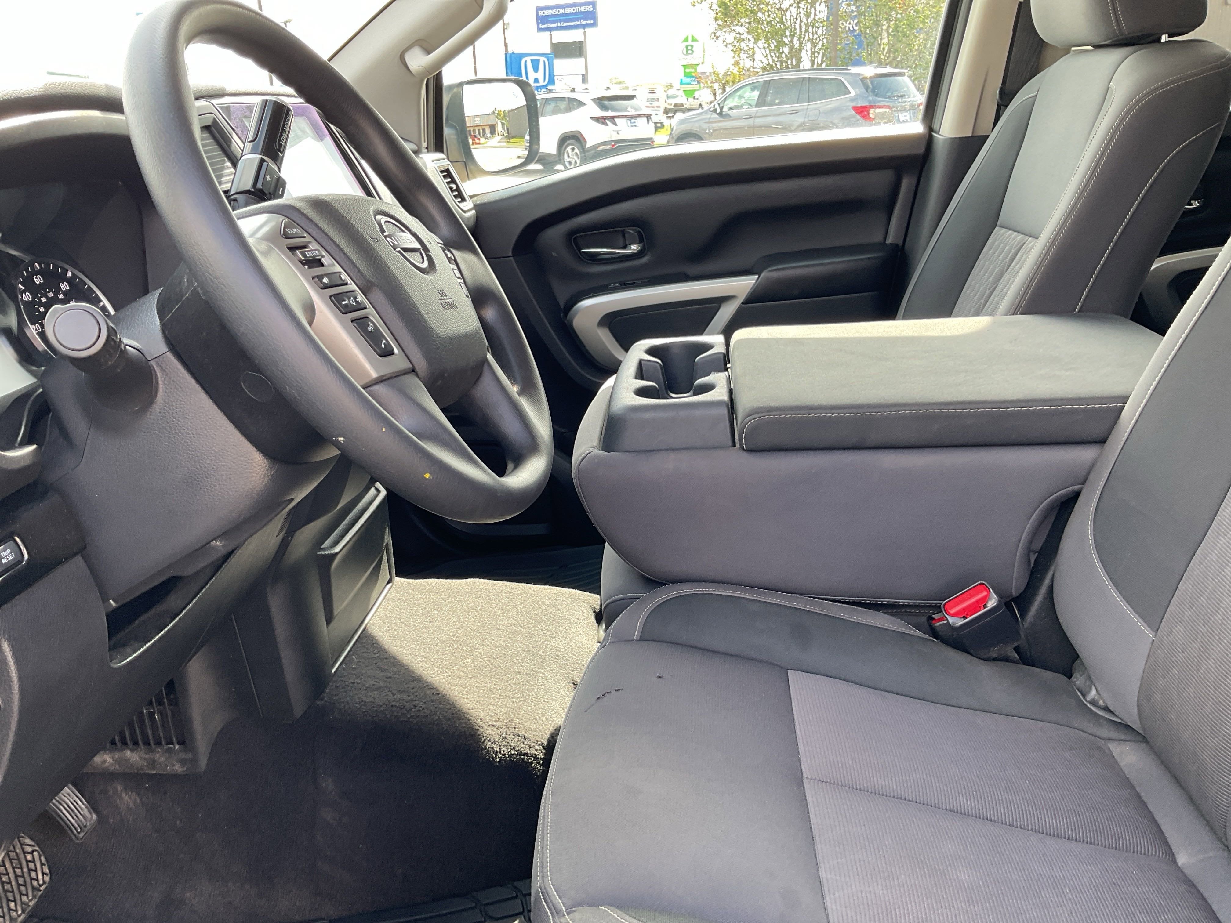 2023 Nissan Titan SV