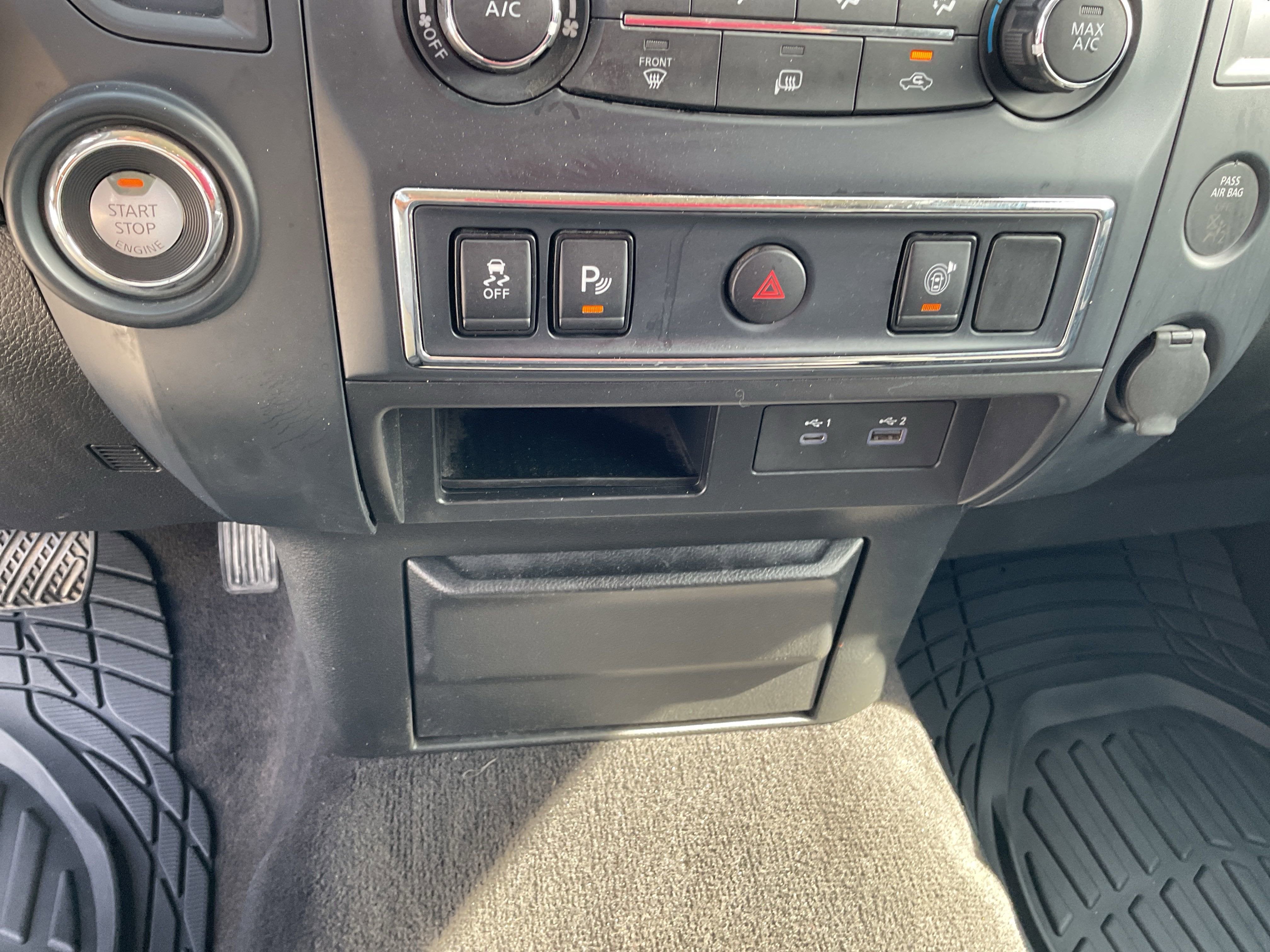 2023 Nissan Titan SV