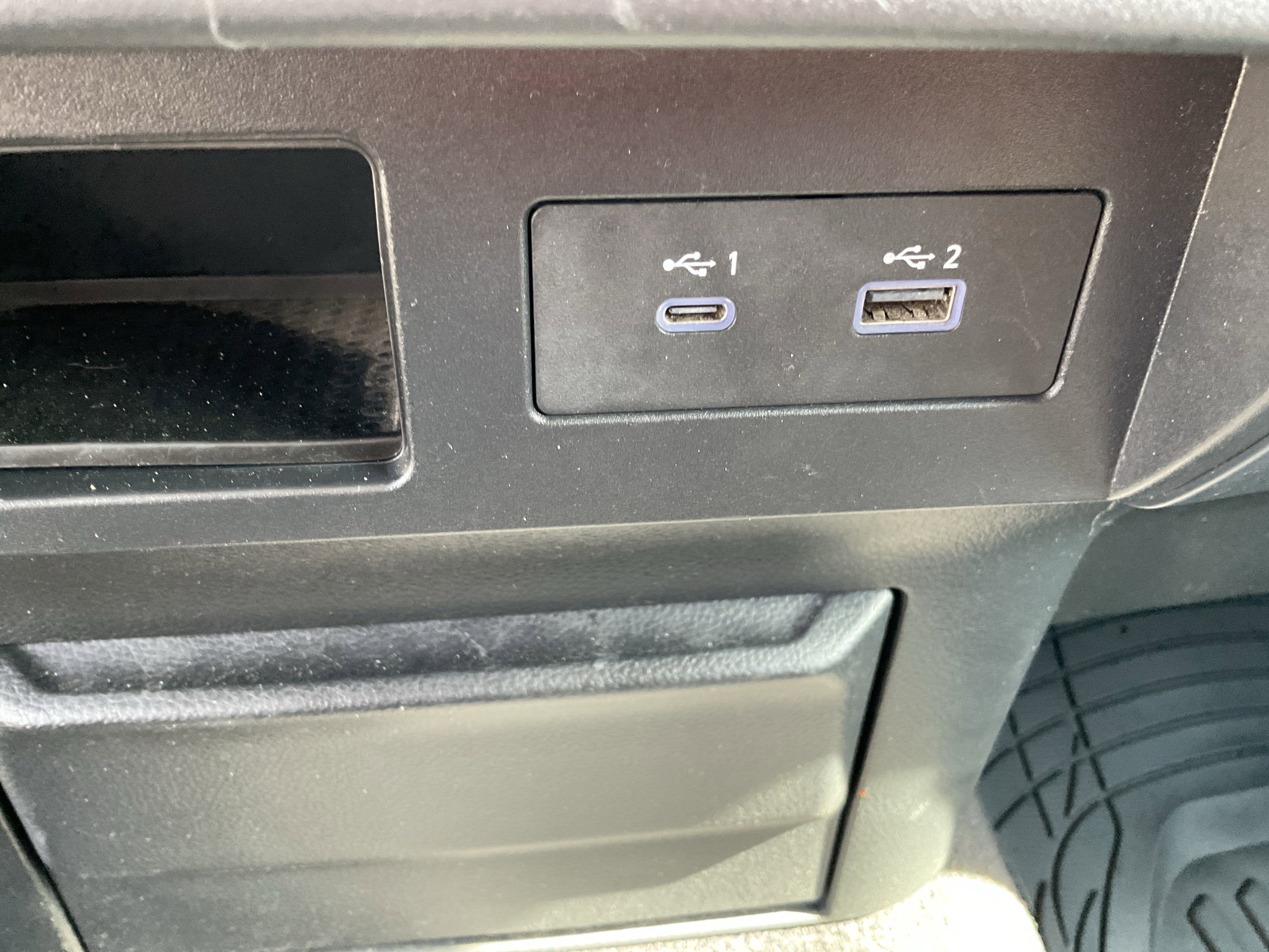 2023 Nissan Titan SV