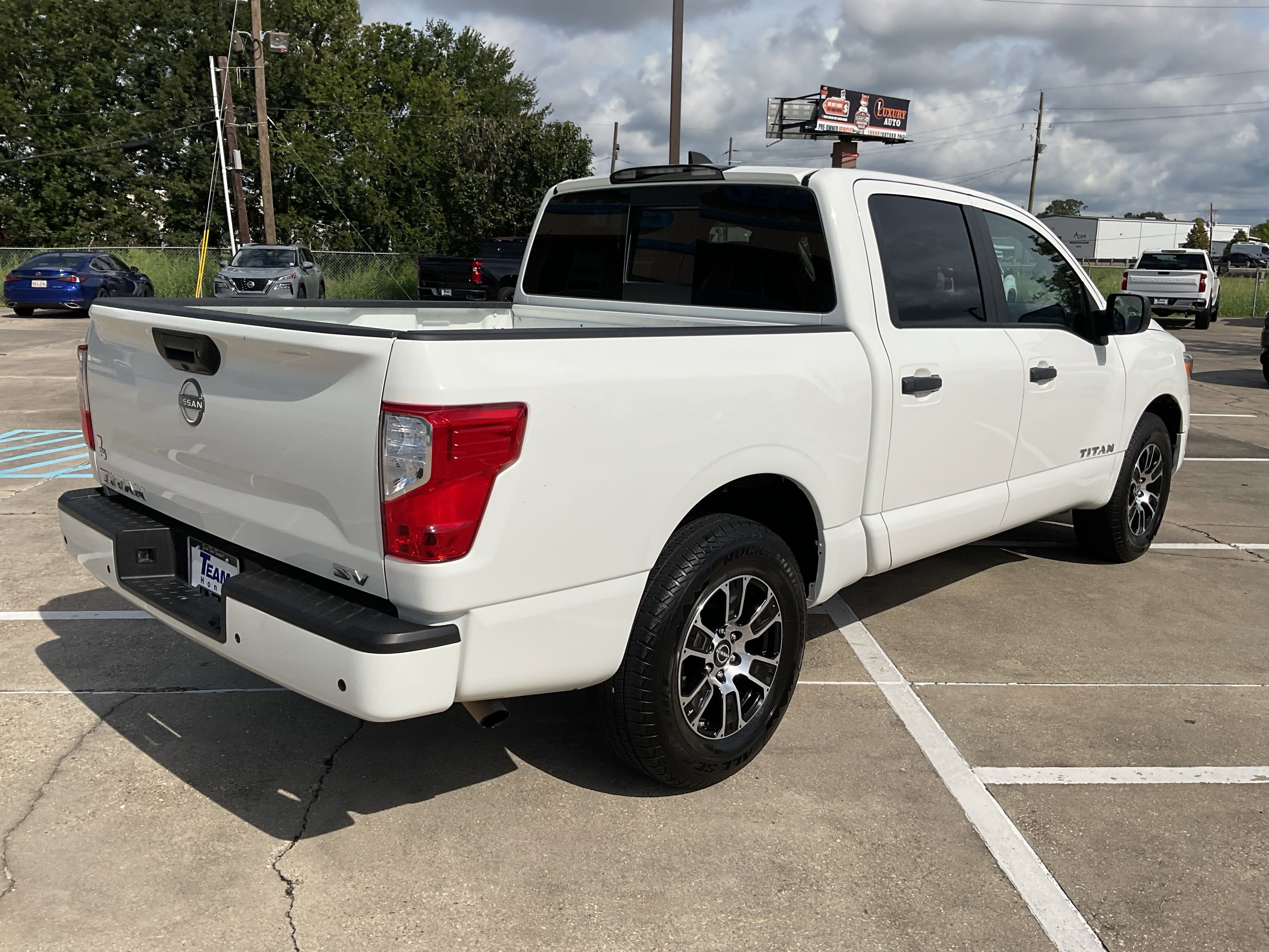 2023 Nissan Titan SV