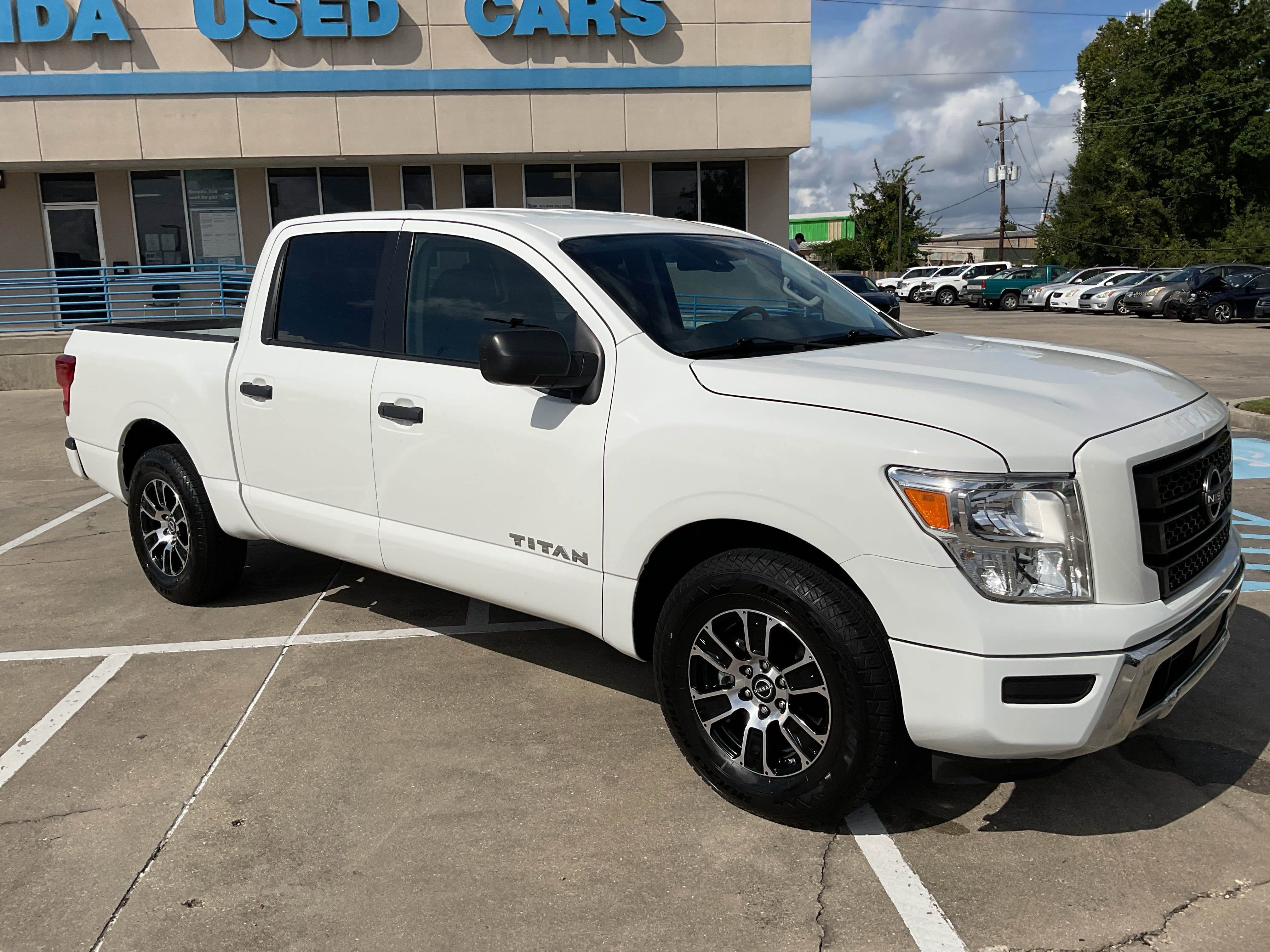2023 Nissan Titan SV