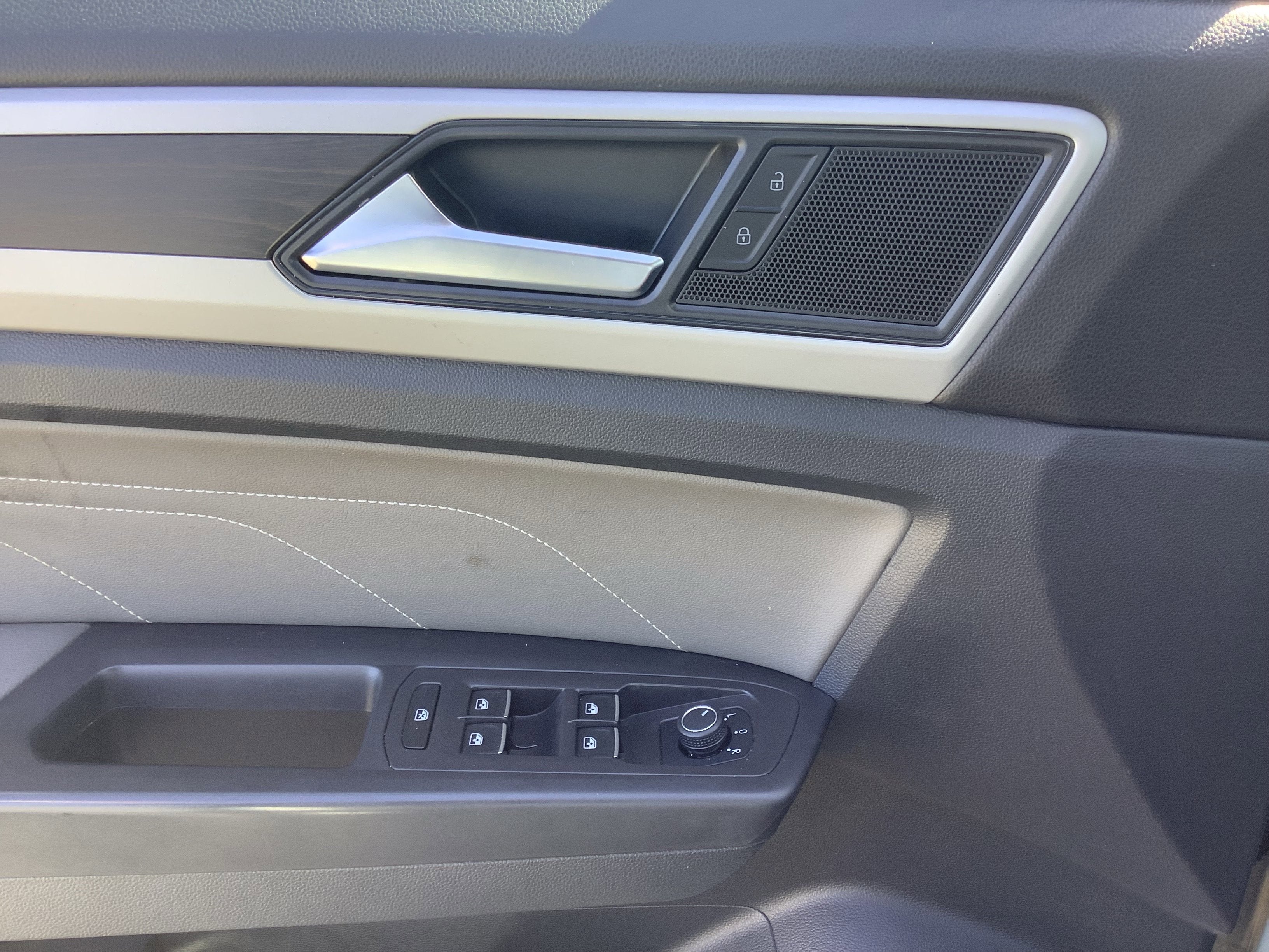 2023 Volkswagen Atlas 2.0T SE w/Technology