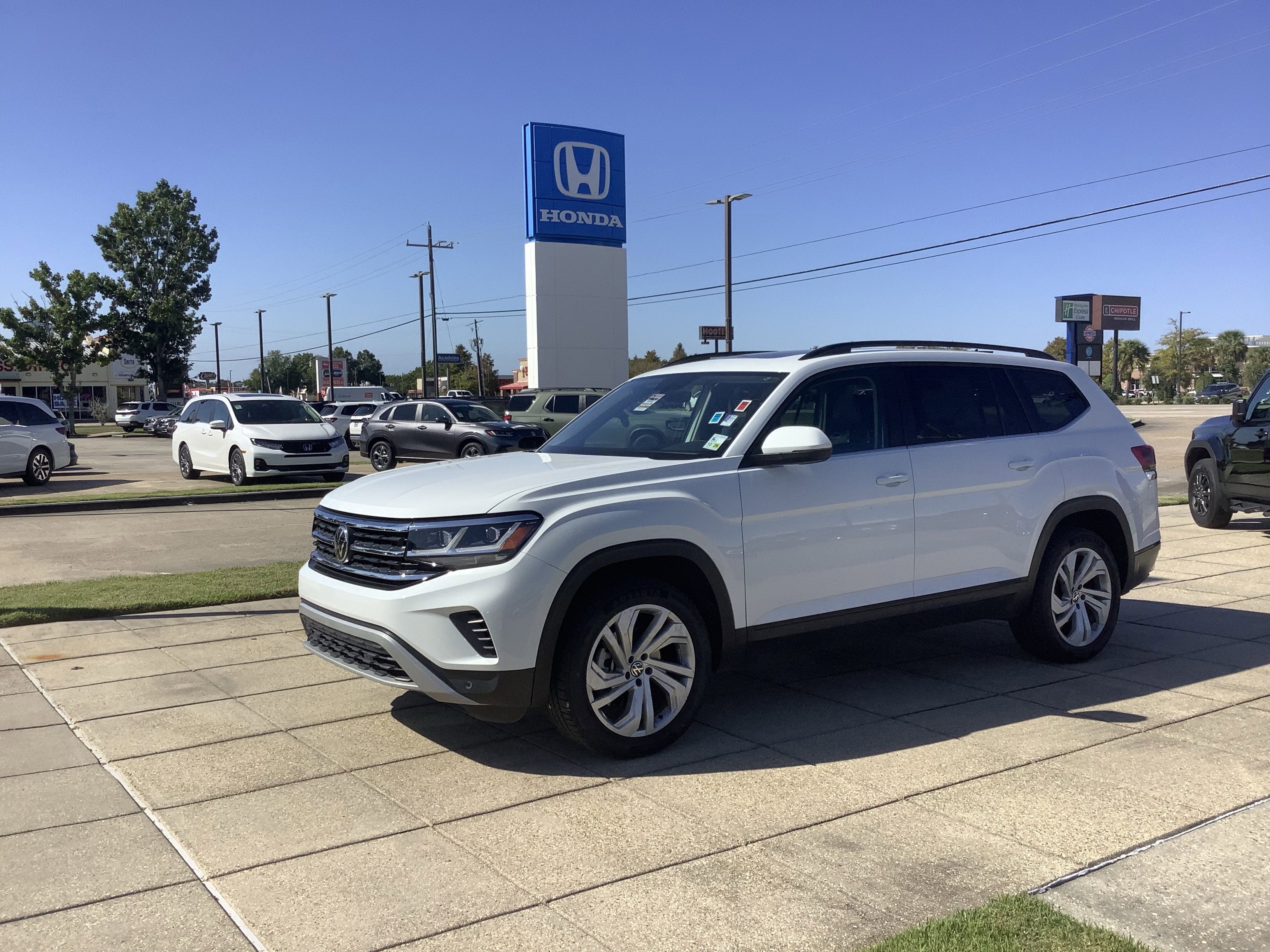 2023 Volkswagen Atlas 2.0T SE w/Technology