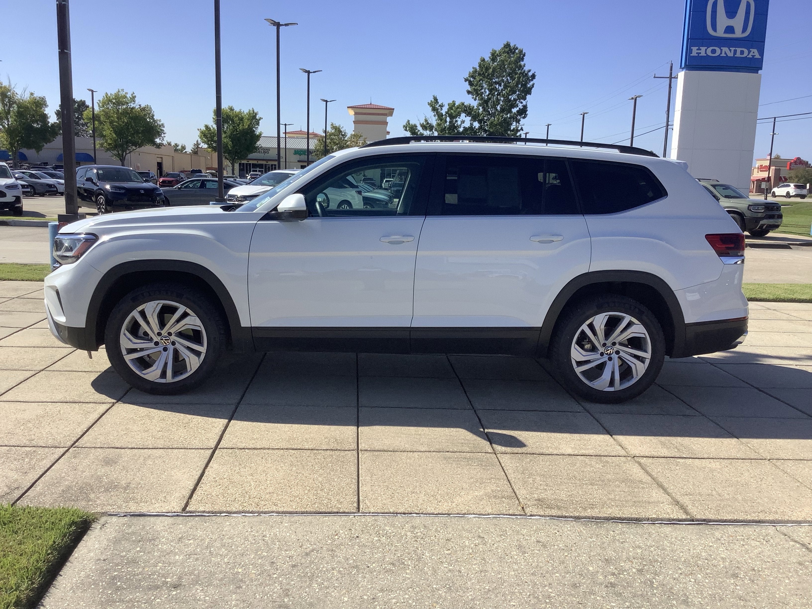 2023 Volkswagen Atlas 2.0T SE w/Technology