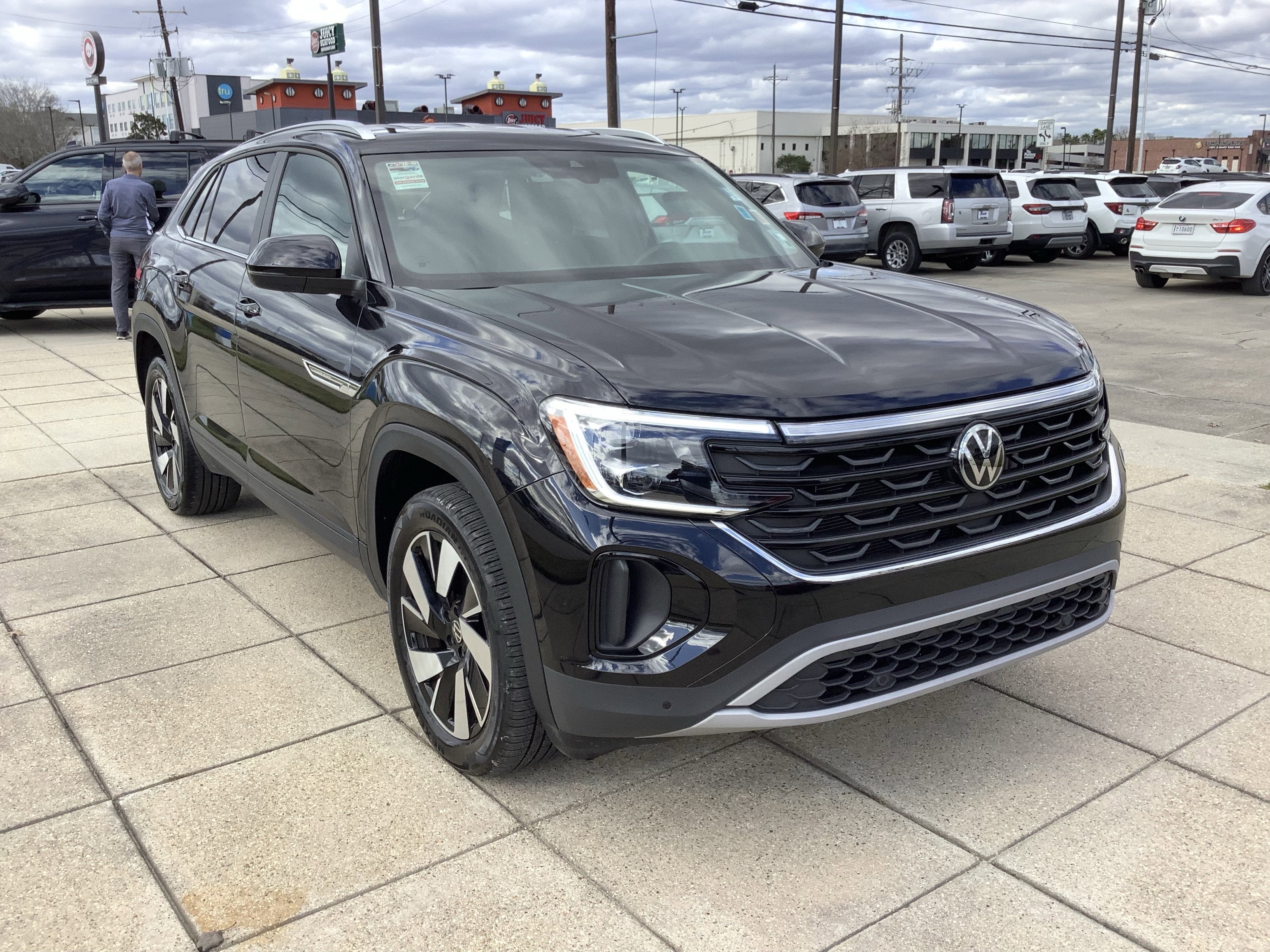 2024 Volkswagen Atlas Cross Sport 2.0T SE w/Technology