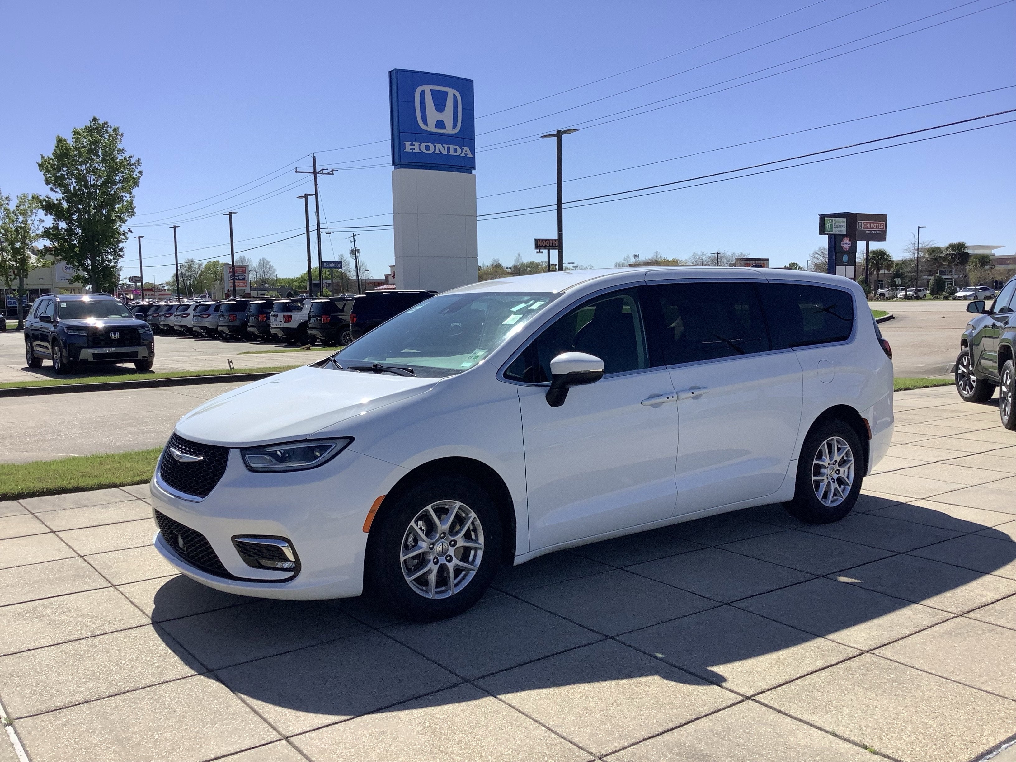 2023 Chrysler Pacifica Touring L