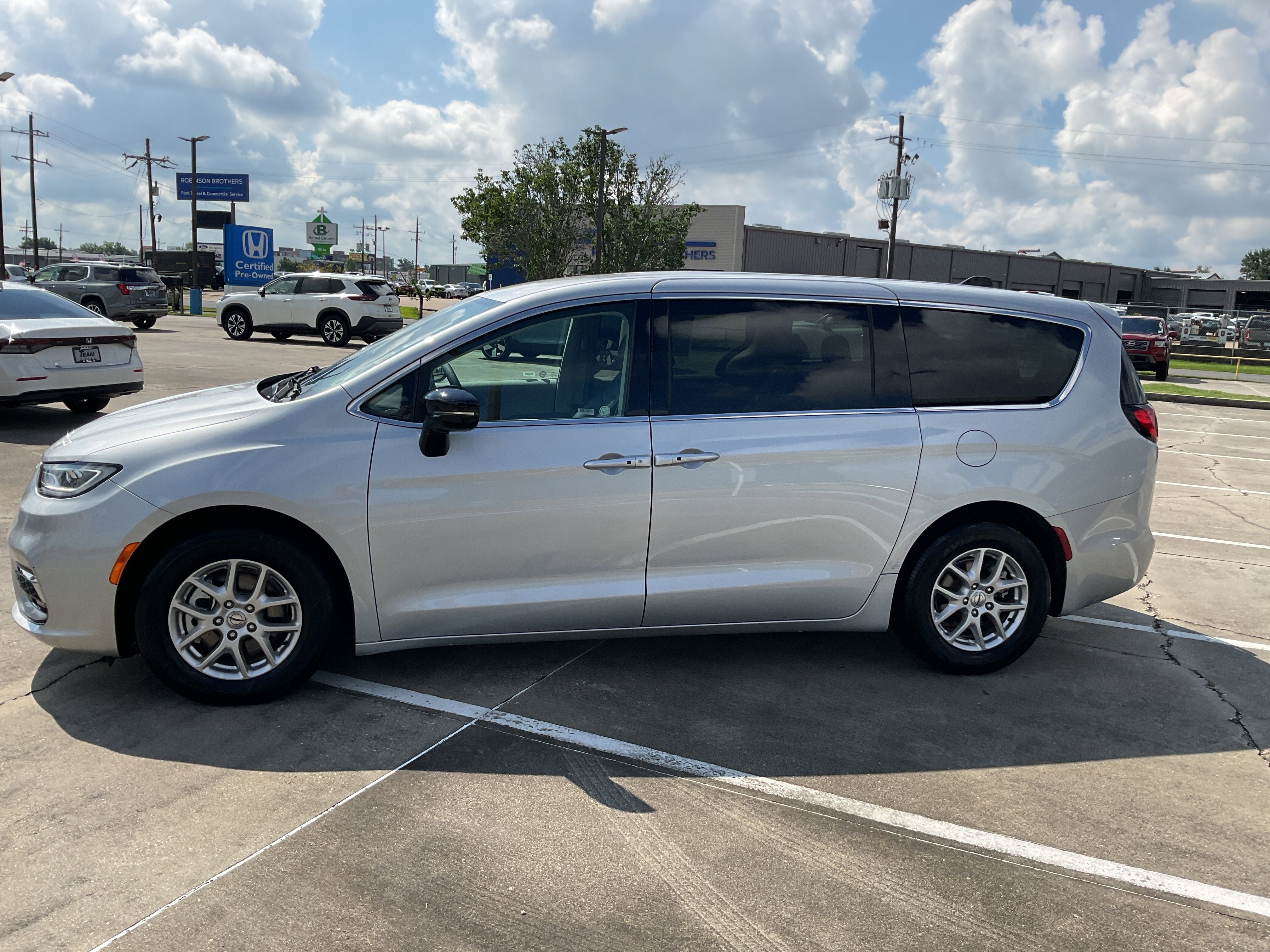 2024 Chrysler Pacifica Touring L