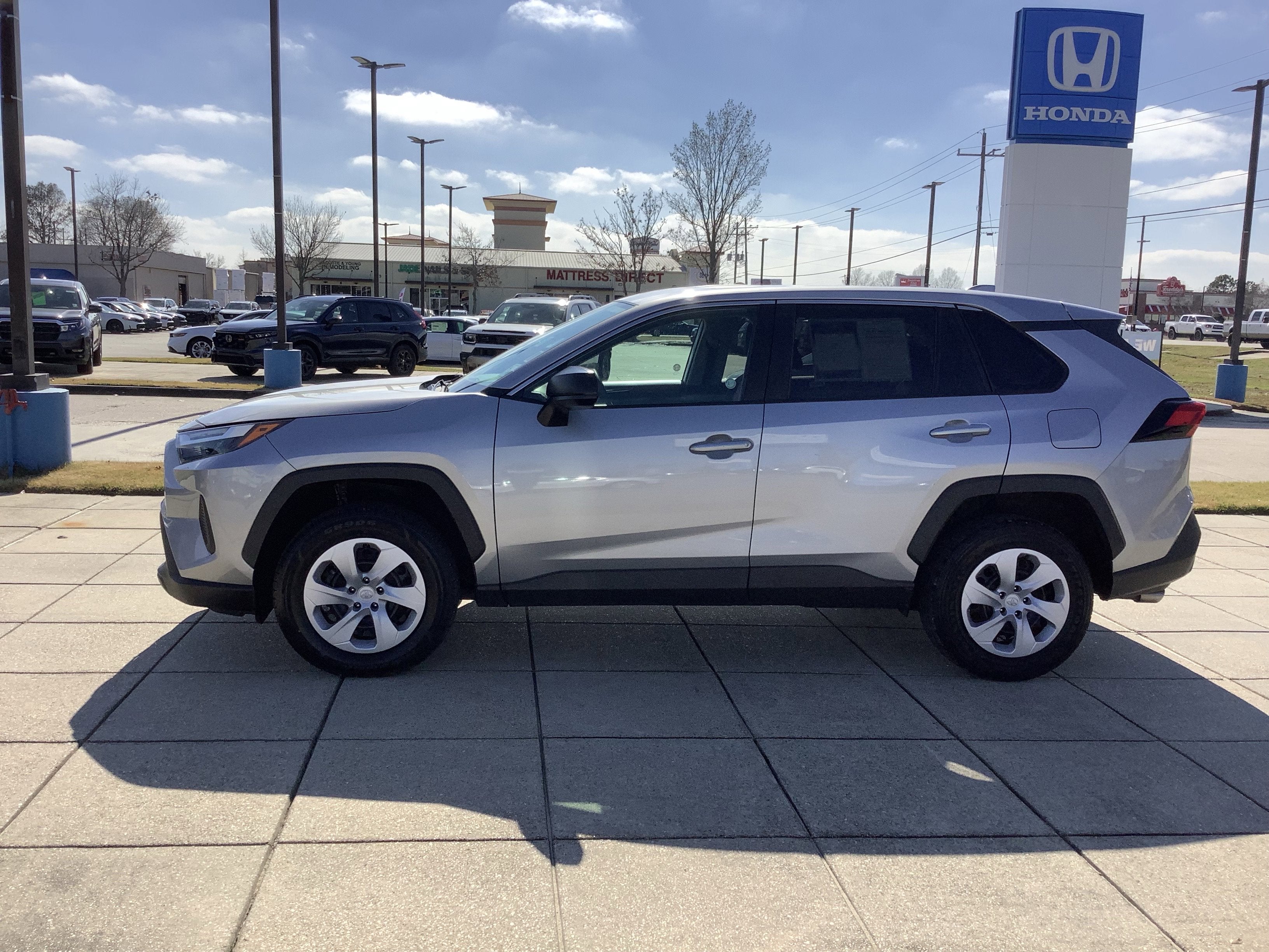 2024 Toyota RAV4 LE