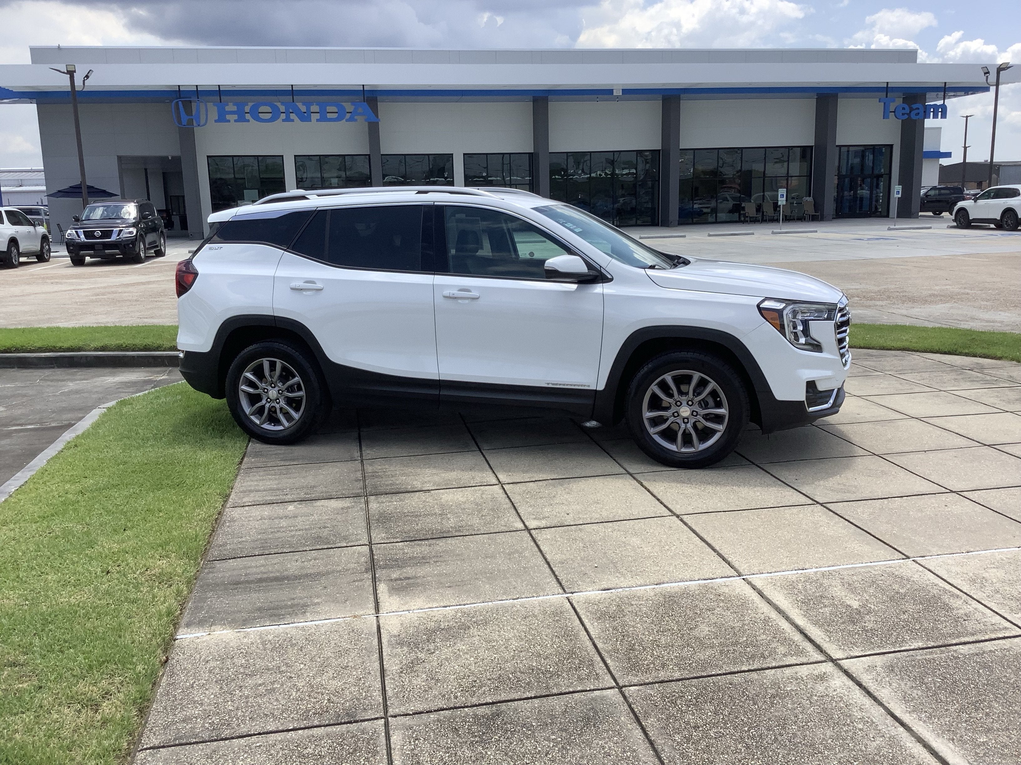 2024 GMC Terrain SLT