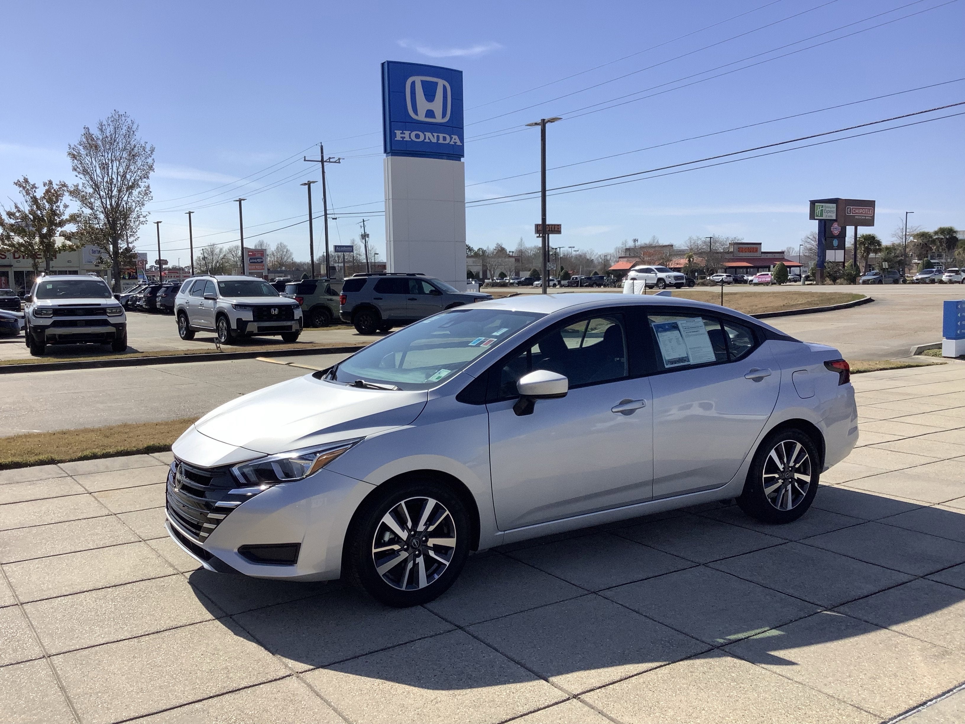 2023 Nissan Versa SV