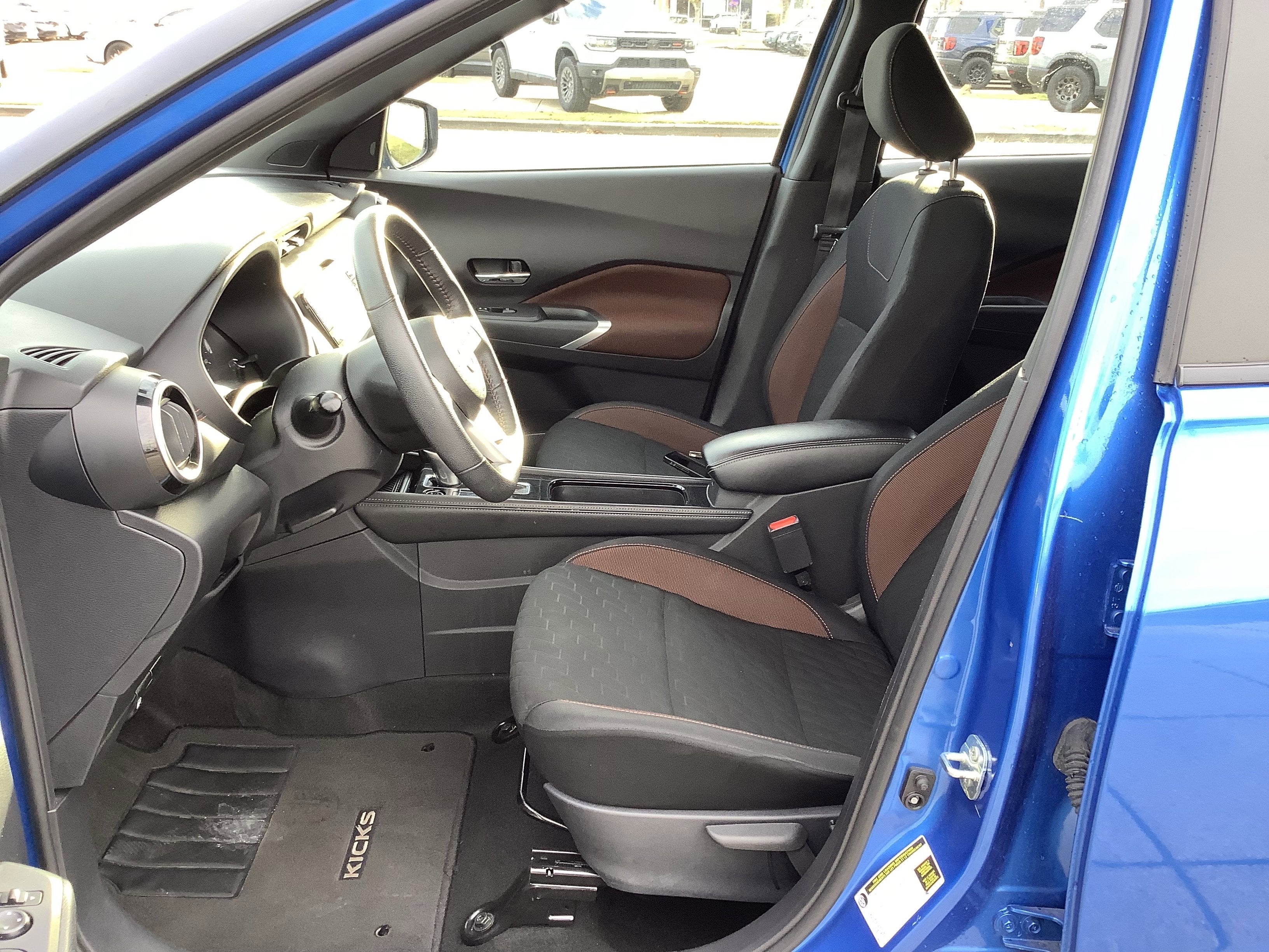 2023 Nissan Kicks SR