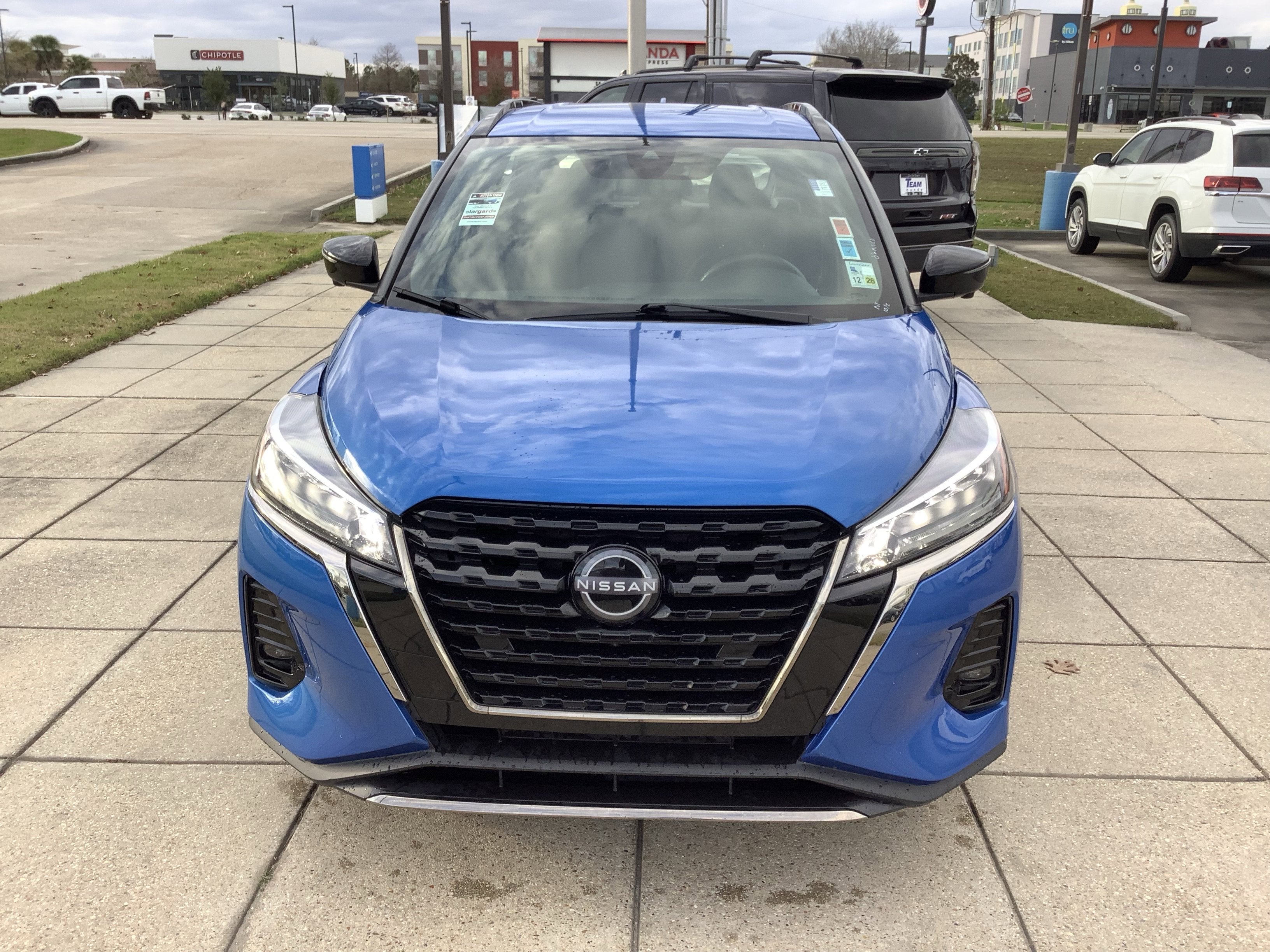 2023 Nissan Kicks SR