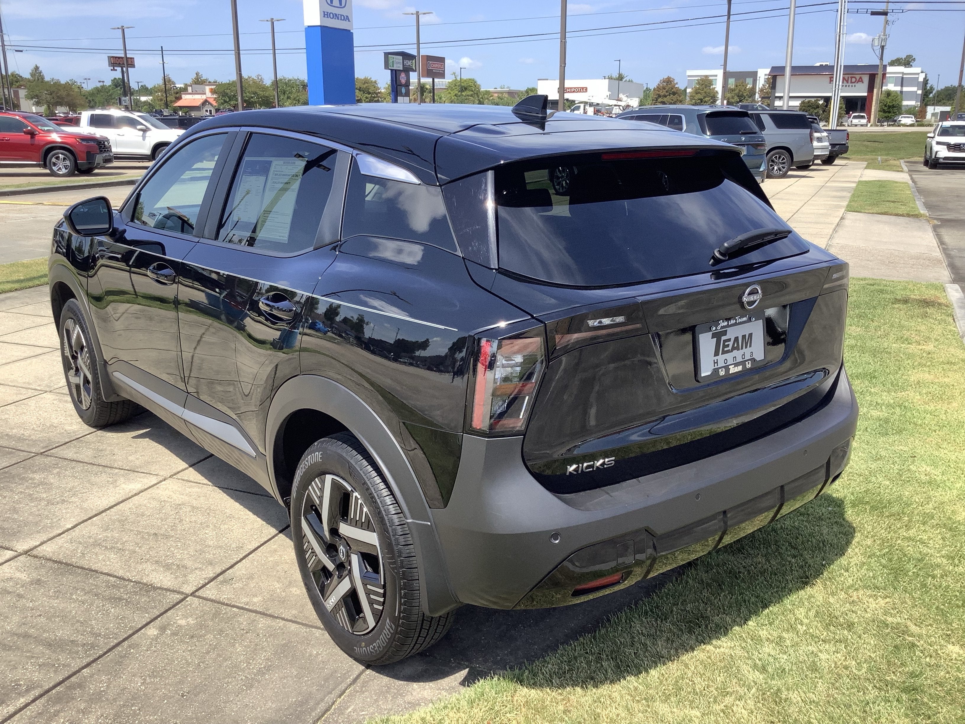 2025 Nissan Kicks SV