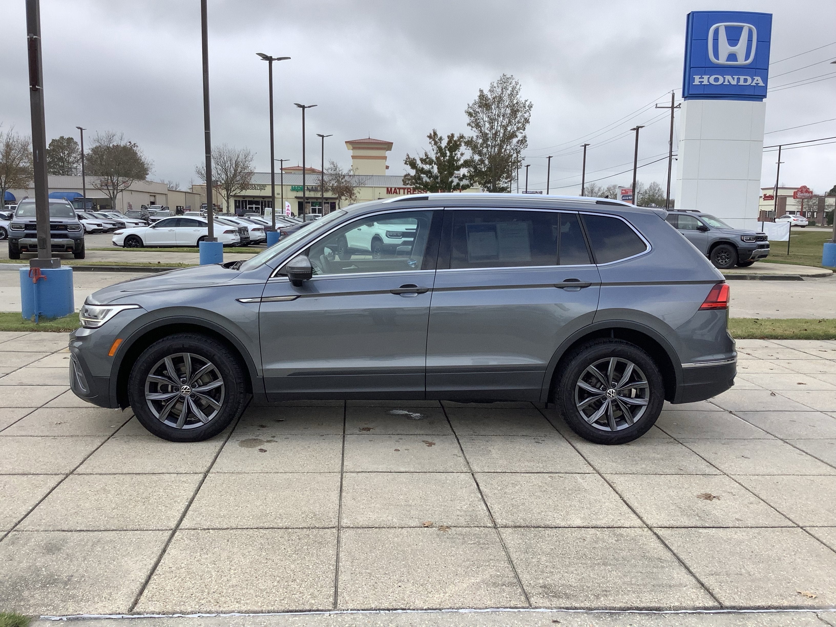 2022 Volkswagen Tiguan SE