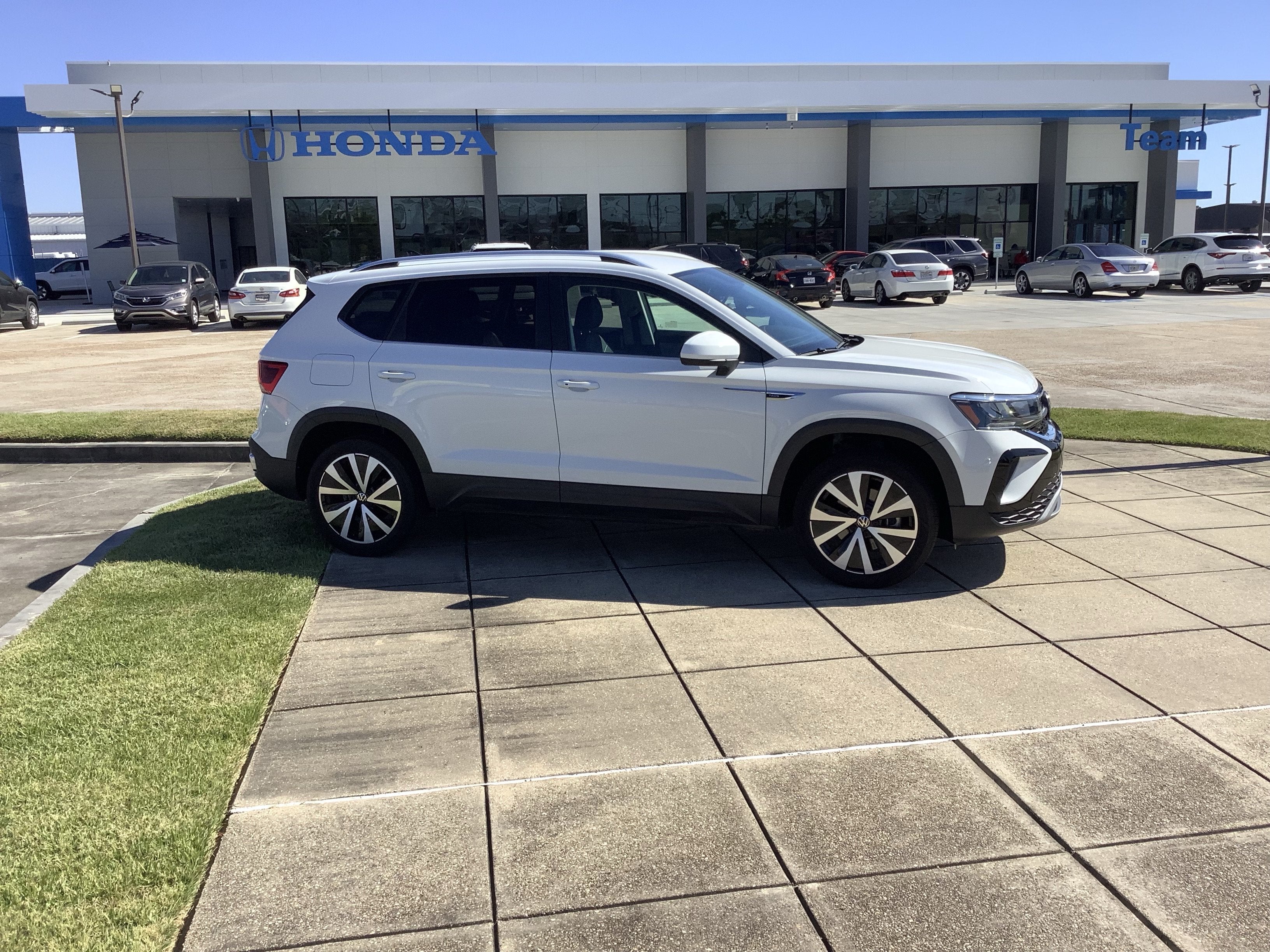 2024 Volkswagen Taos SE