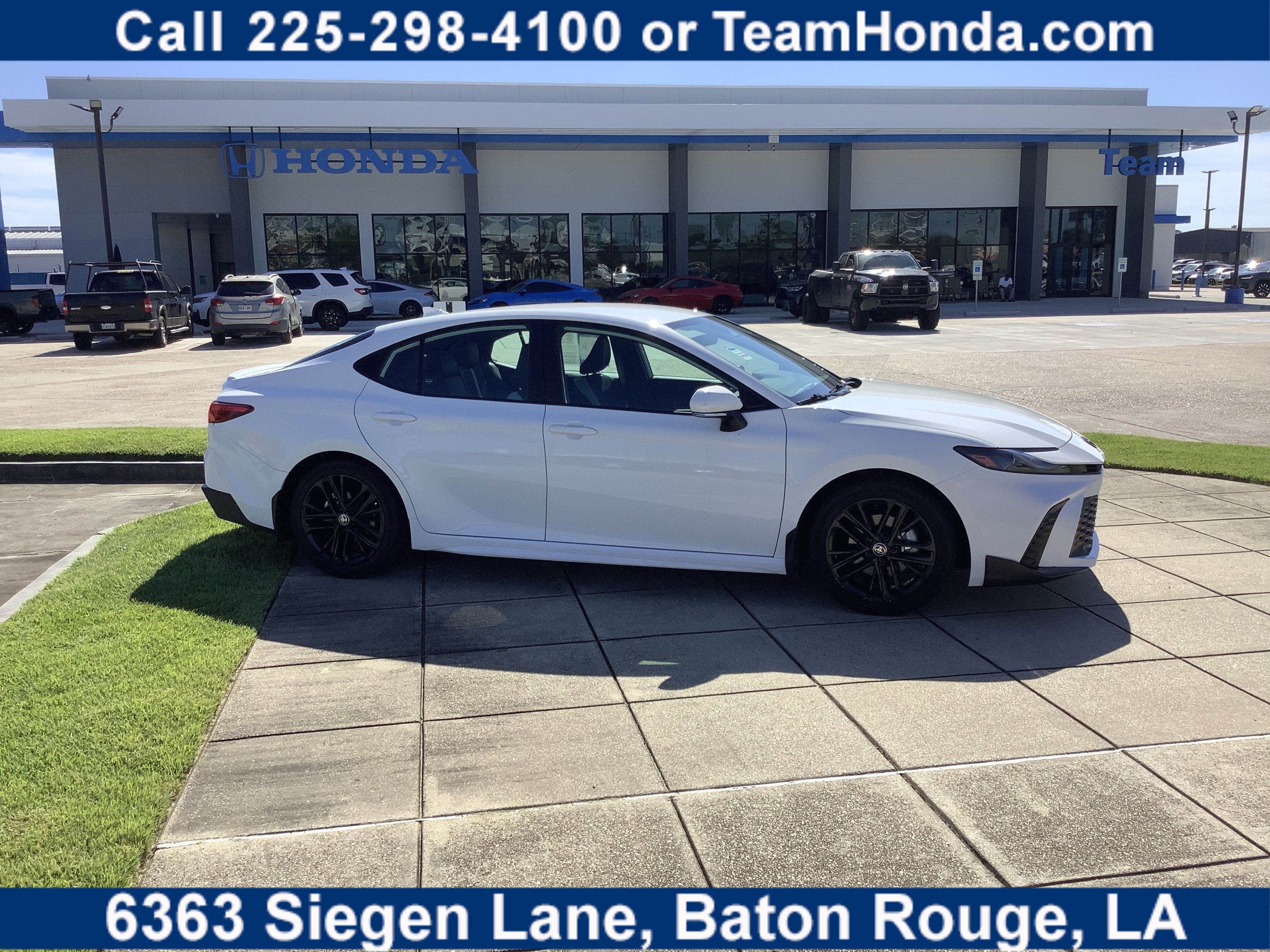 2025 Toyota Camry SE