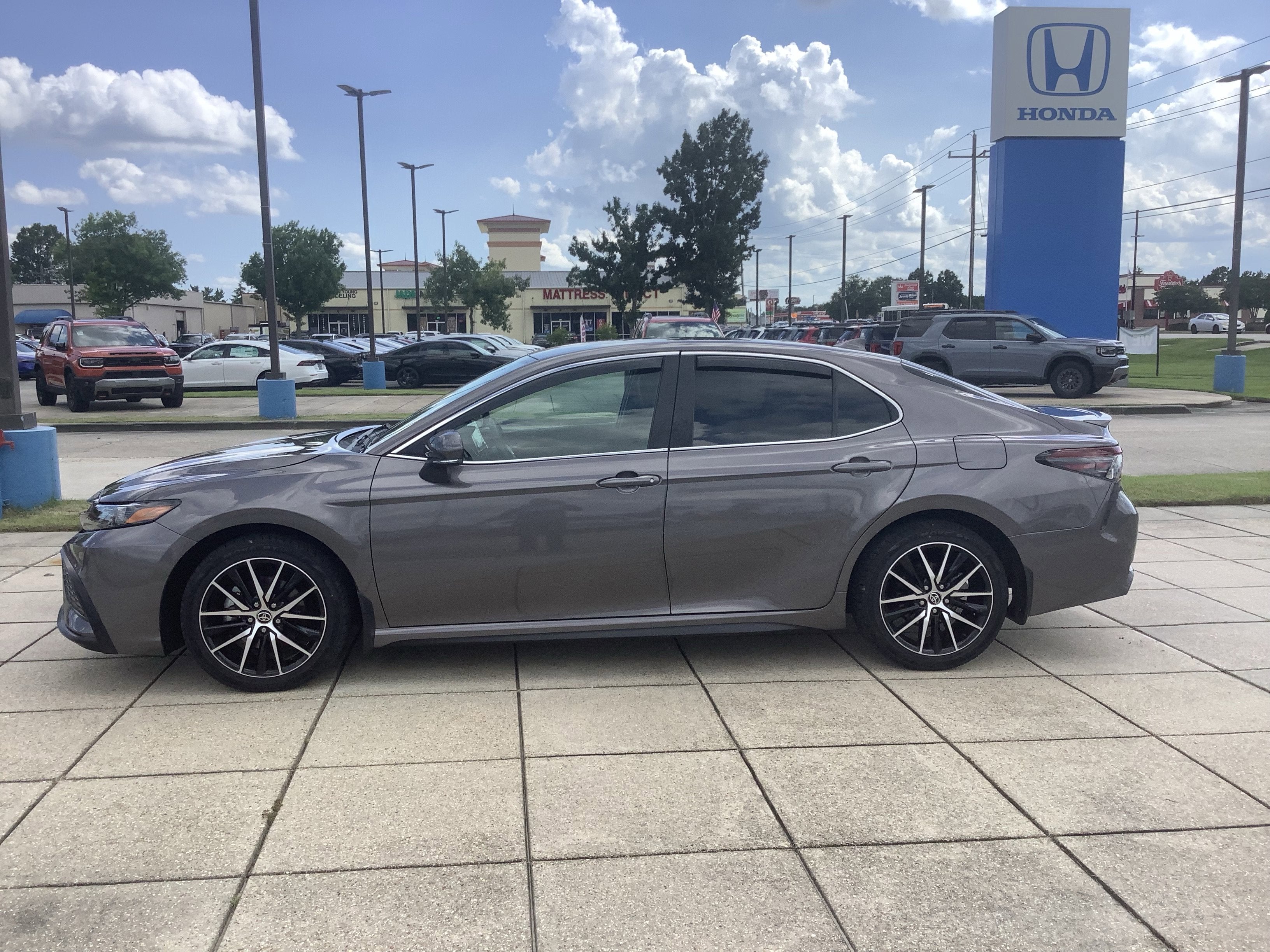 2024 Toyota Camry SE