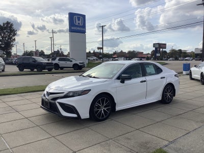 2024 Toyota Camry Hybrid SE
