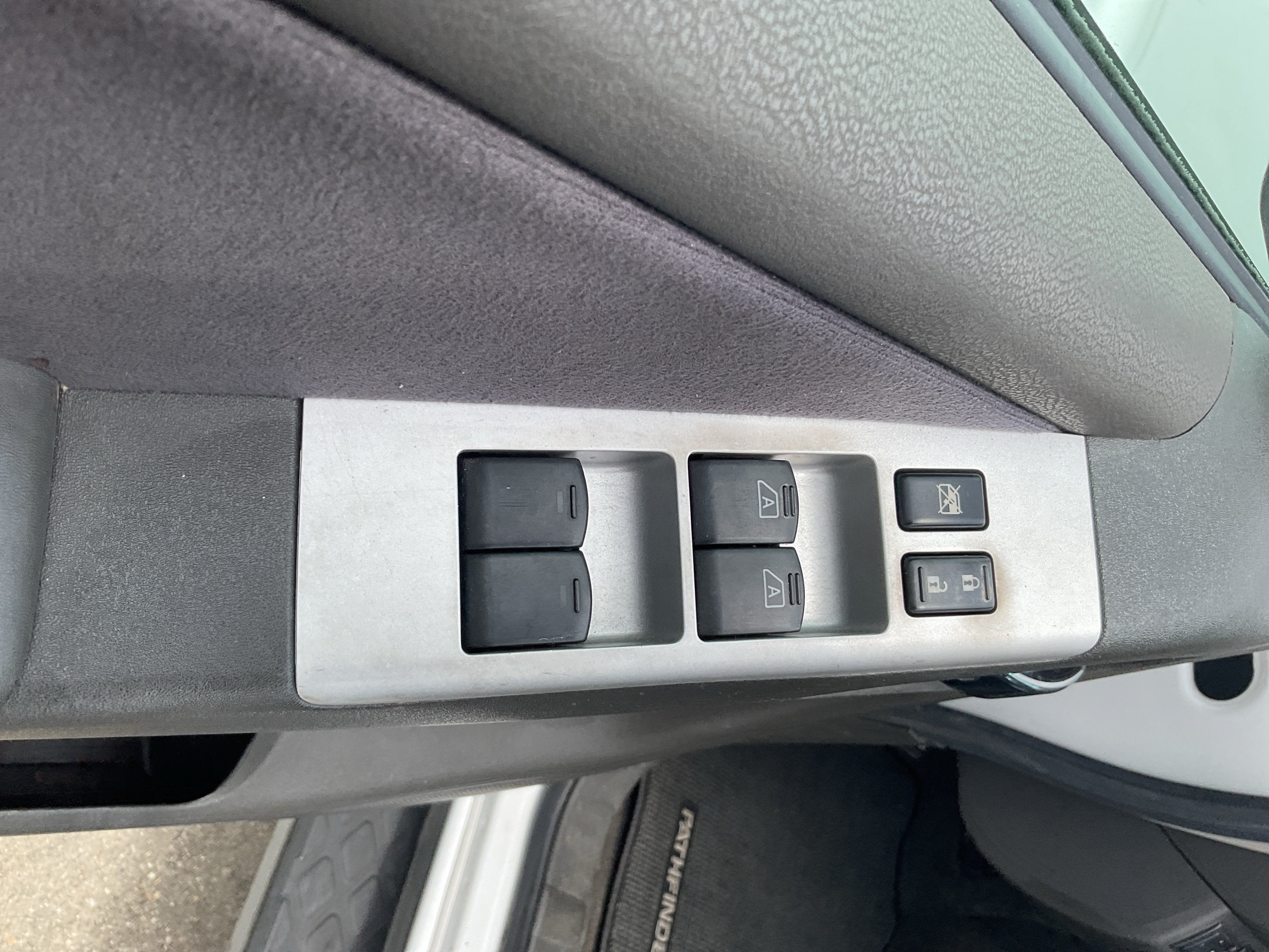 2008 Nissan Pathfinder LE