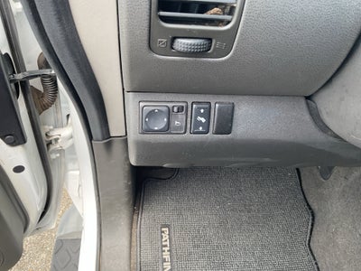 2008 Nissan Pathfinder LE