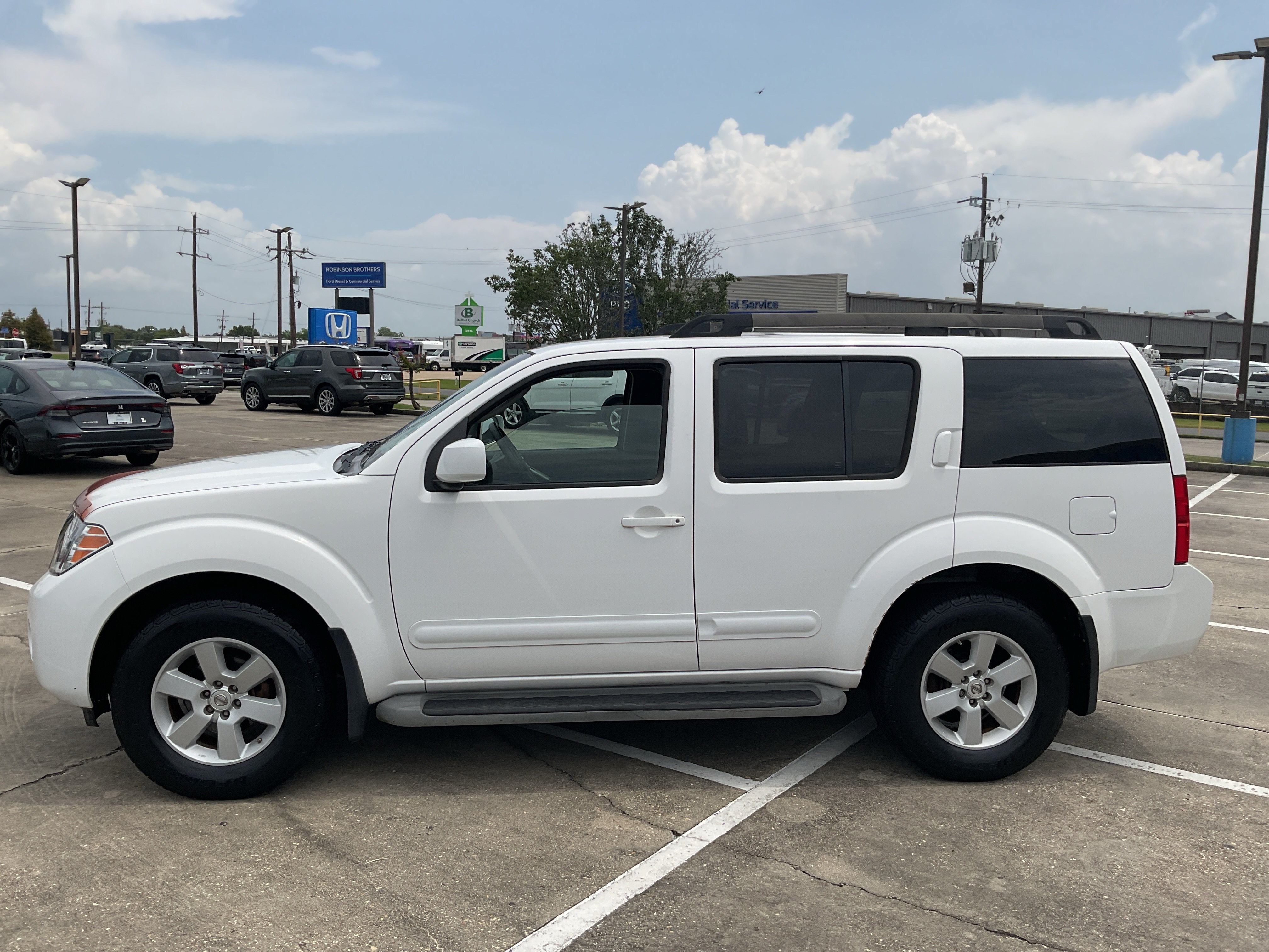 2008 Nissan Pathfinder LE