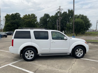2008 Nissan Pathfinder LE