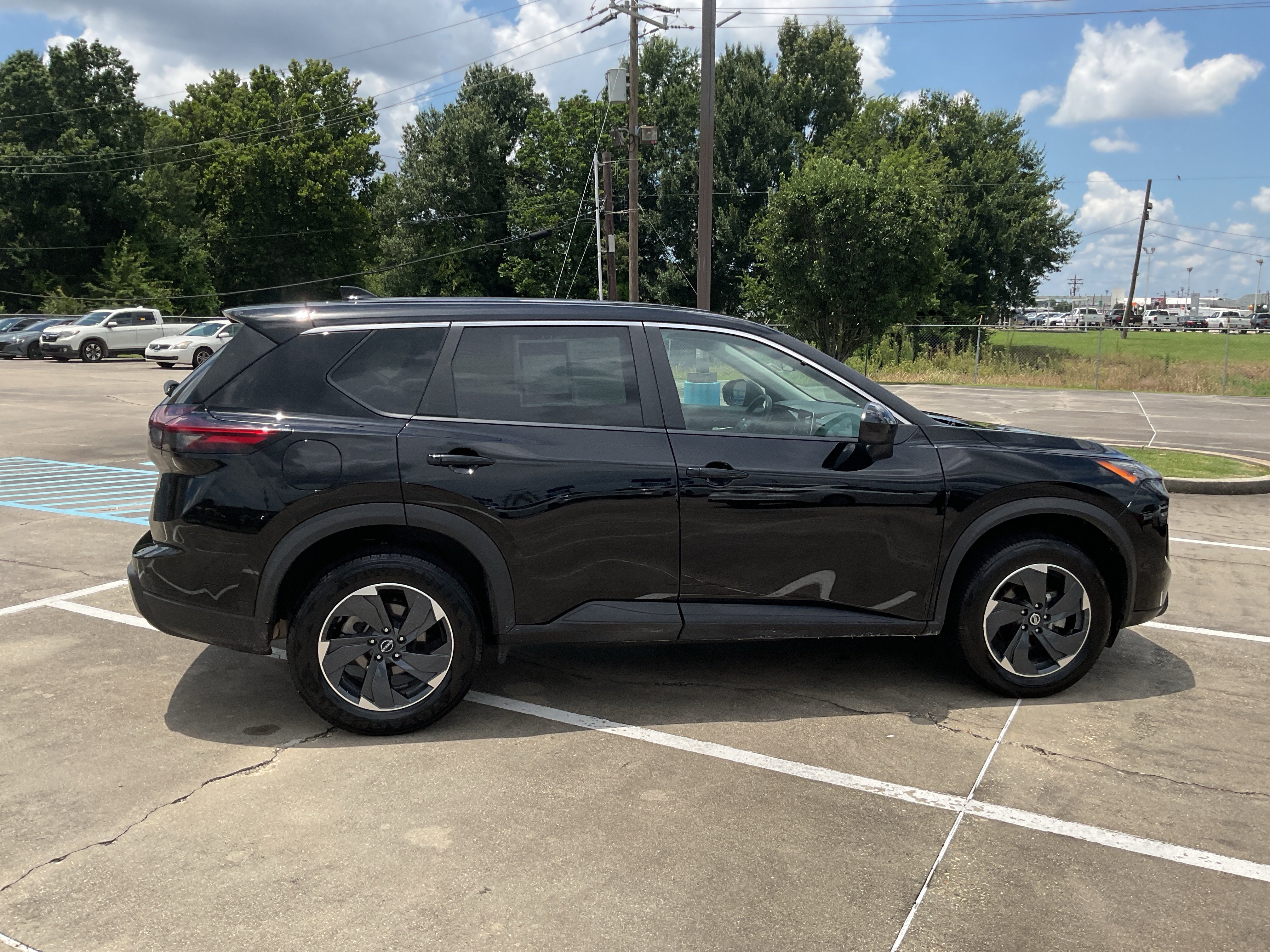 2025 Nissan Rogue SV