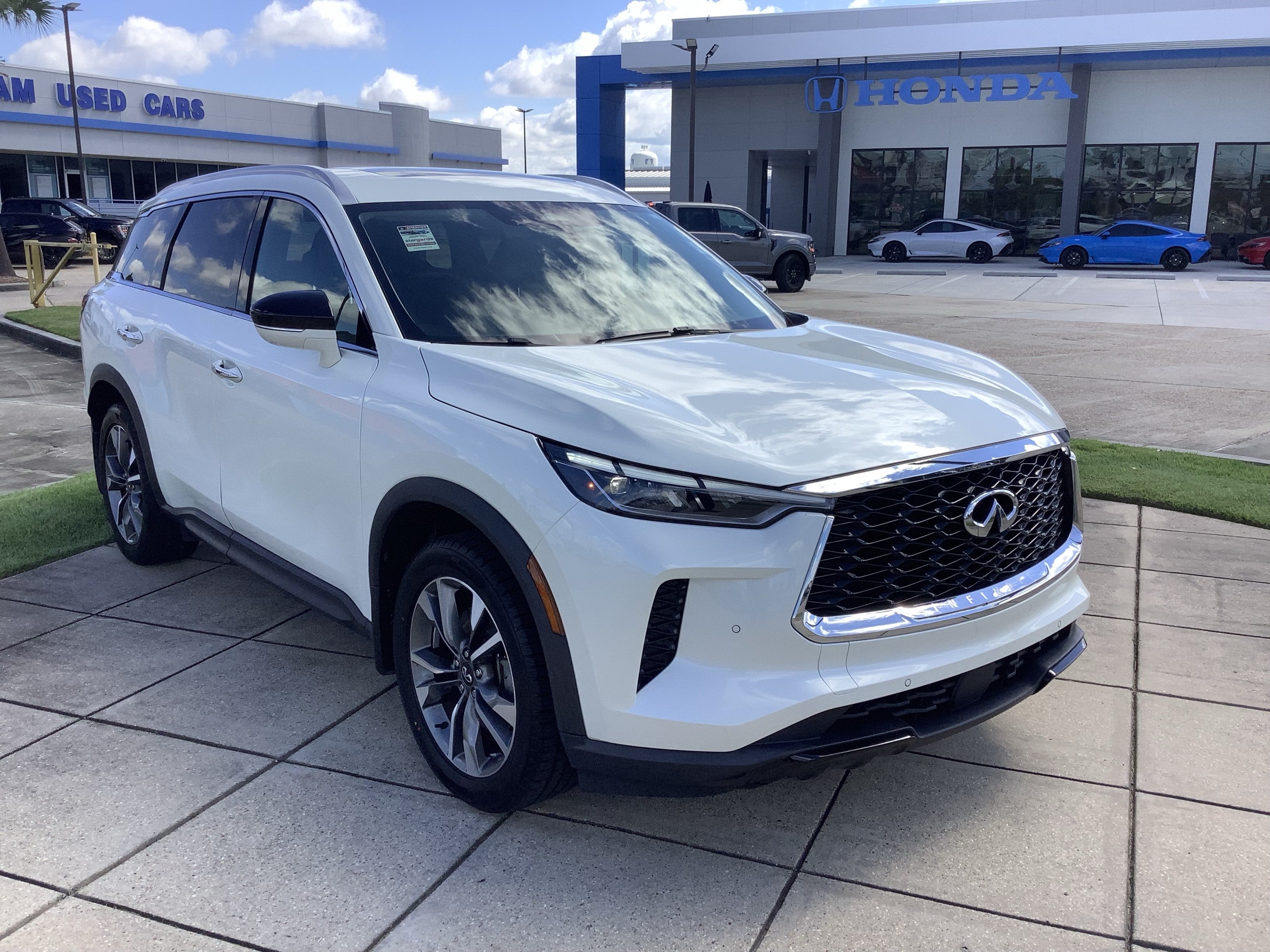 2024 INFINITI QX60 LUXE