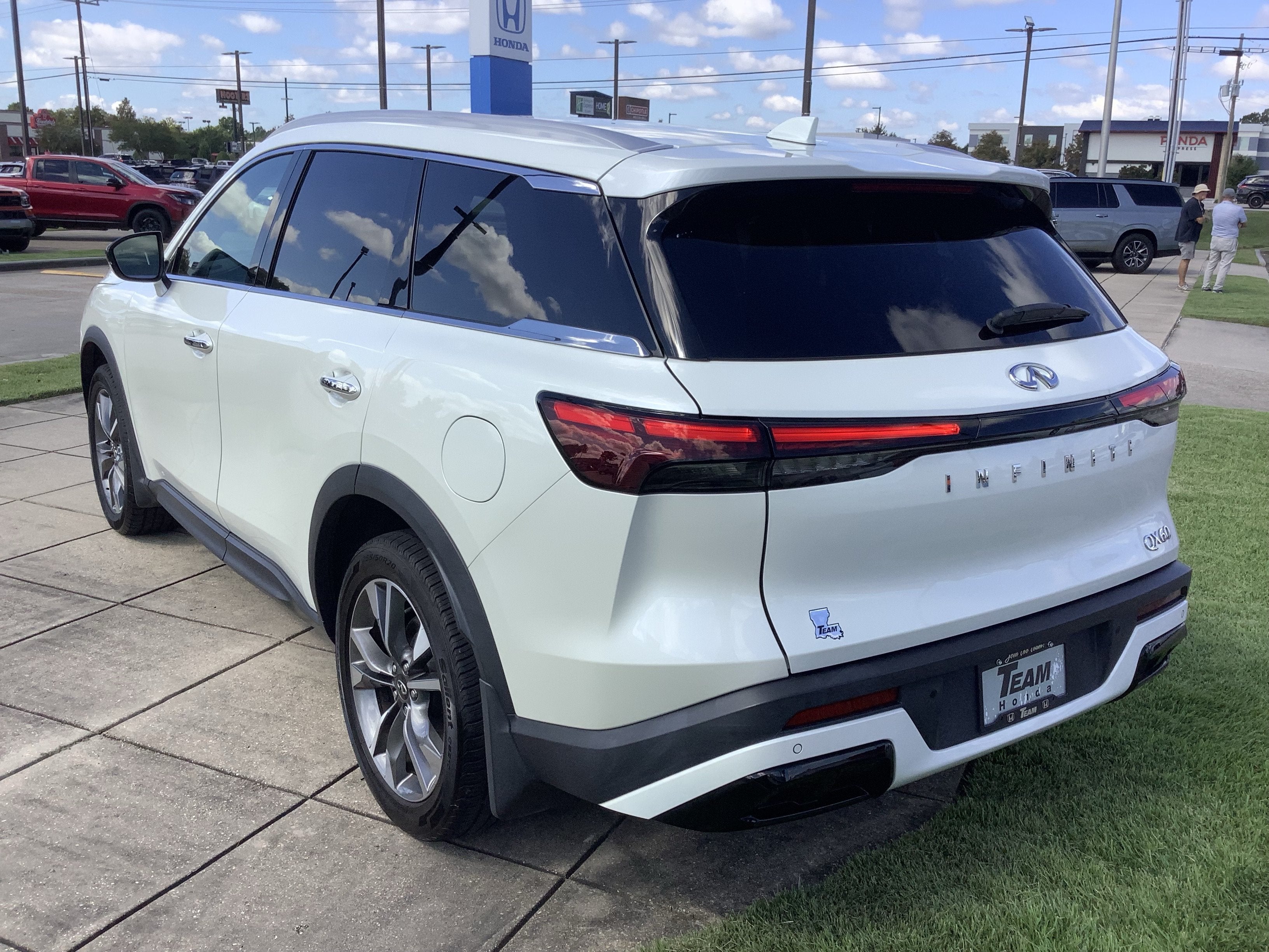 2024 INFINITI QX60 LUXE