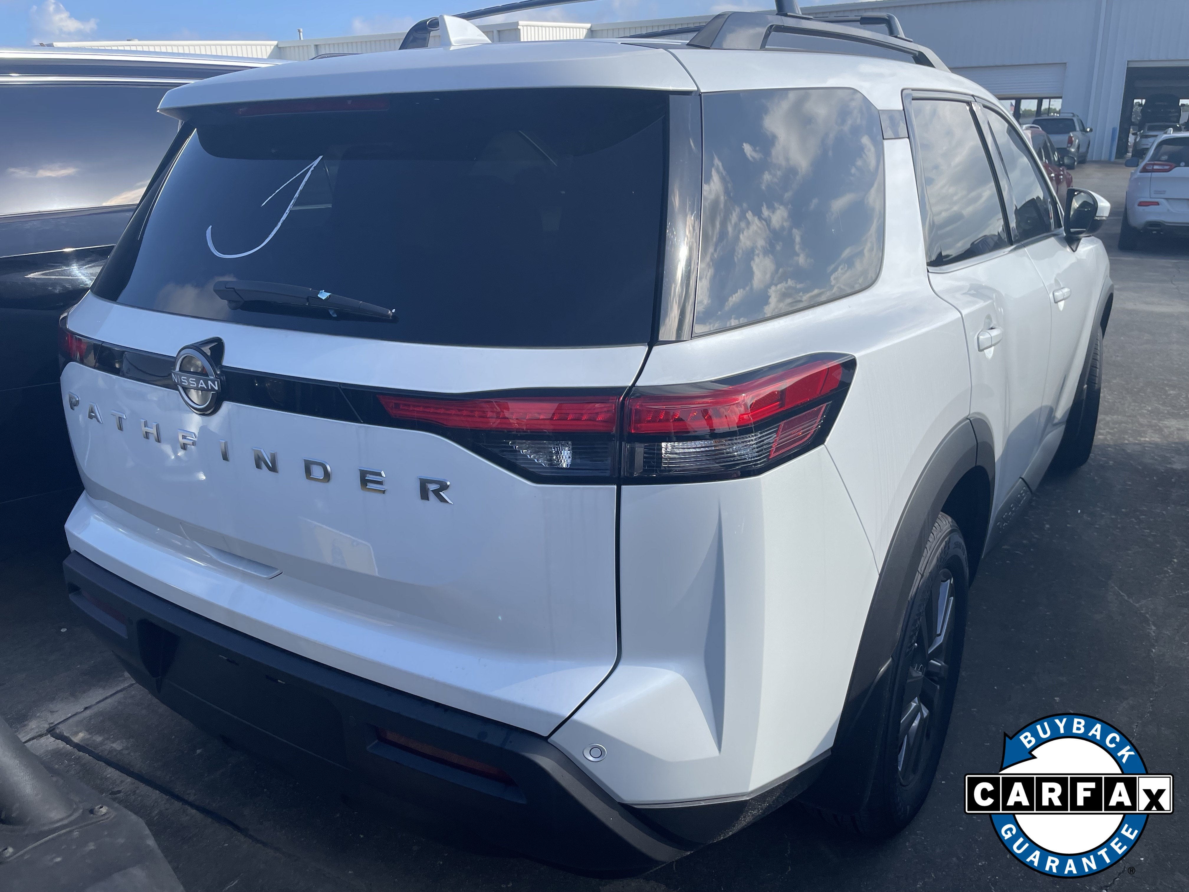 2025 Nissan Pathfinder SV