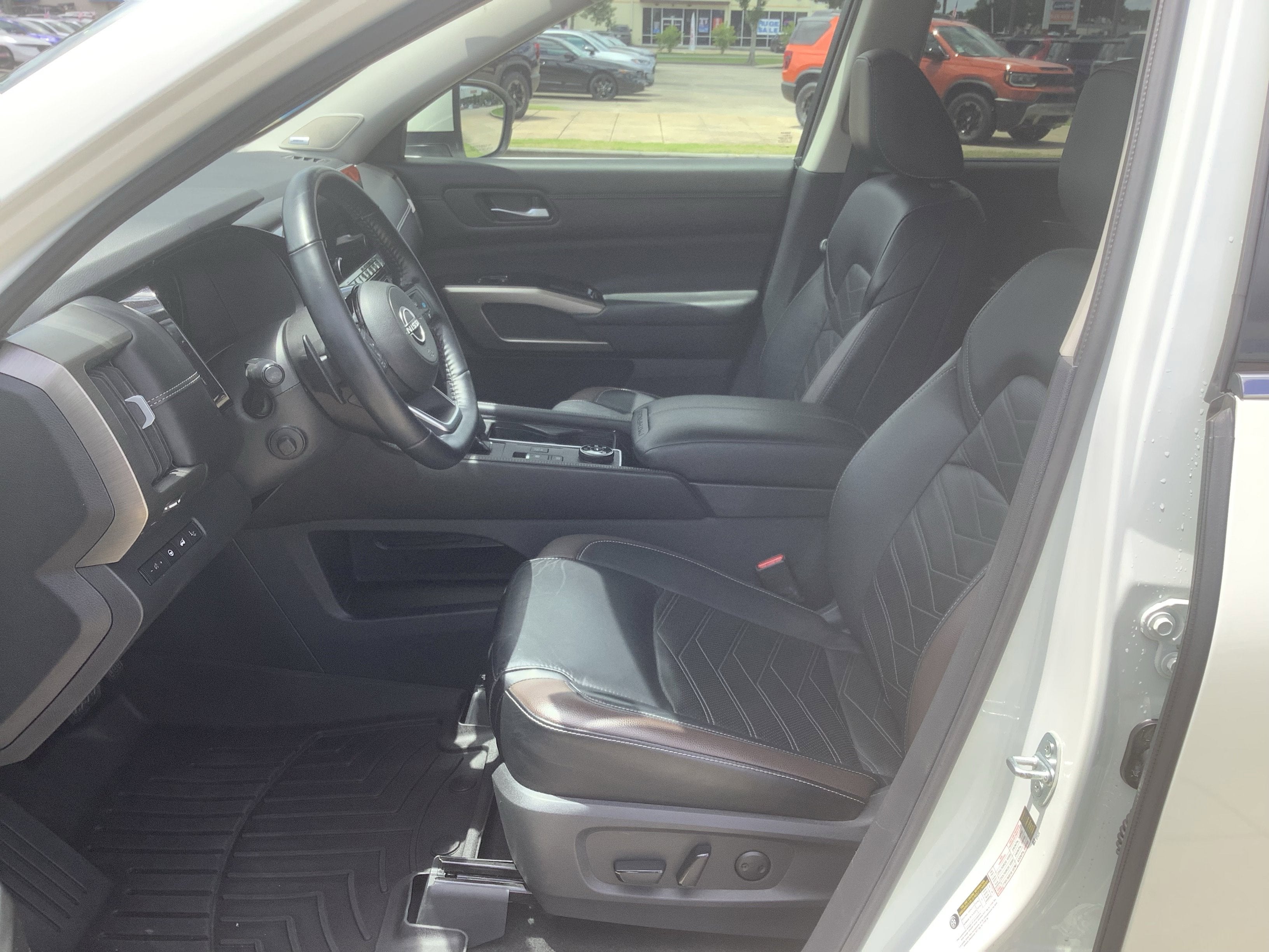 2023 Nissan Pathfinder Platinum
