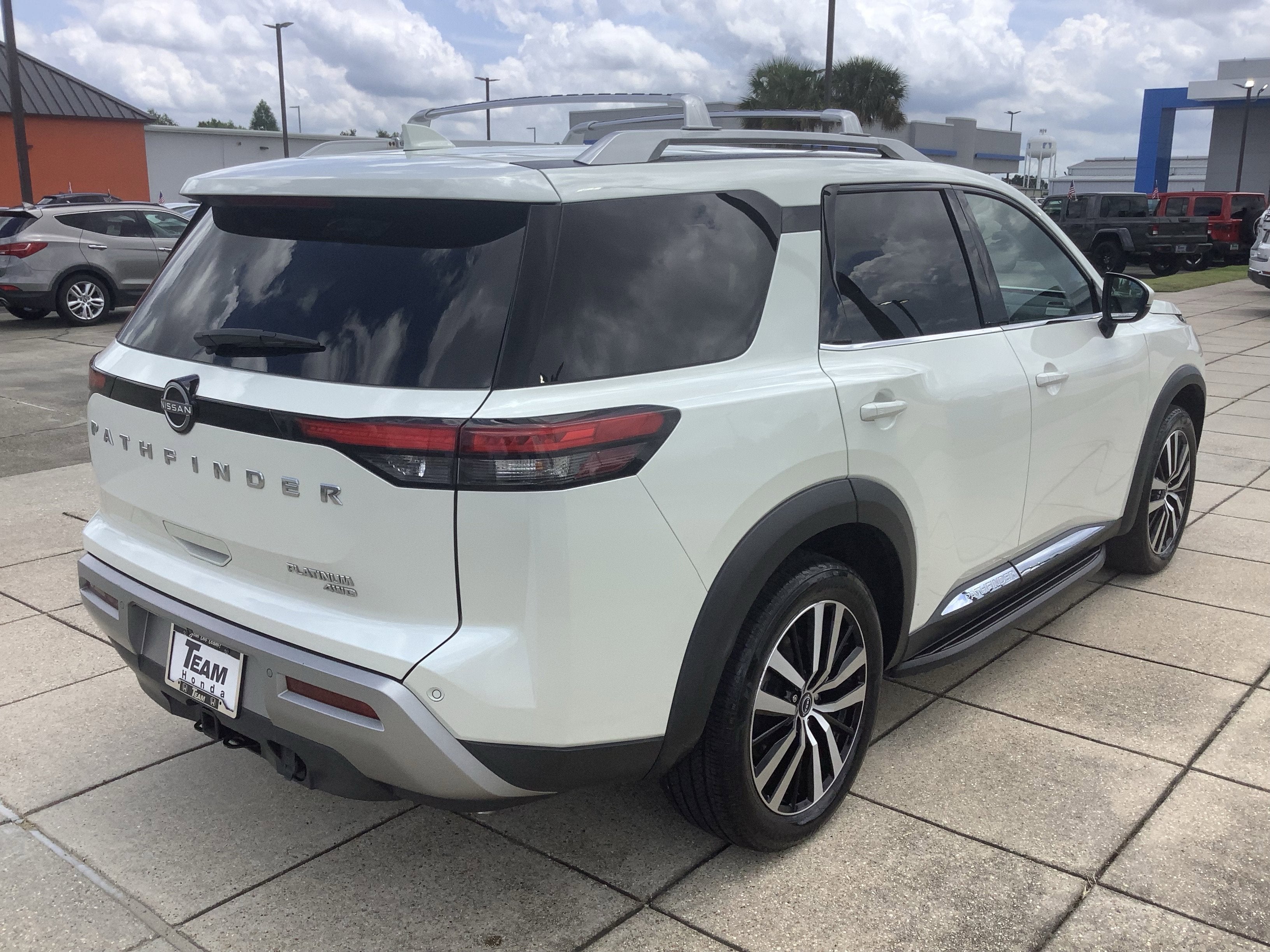 2023 Nissan Pathfinder Platinum