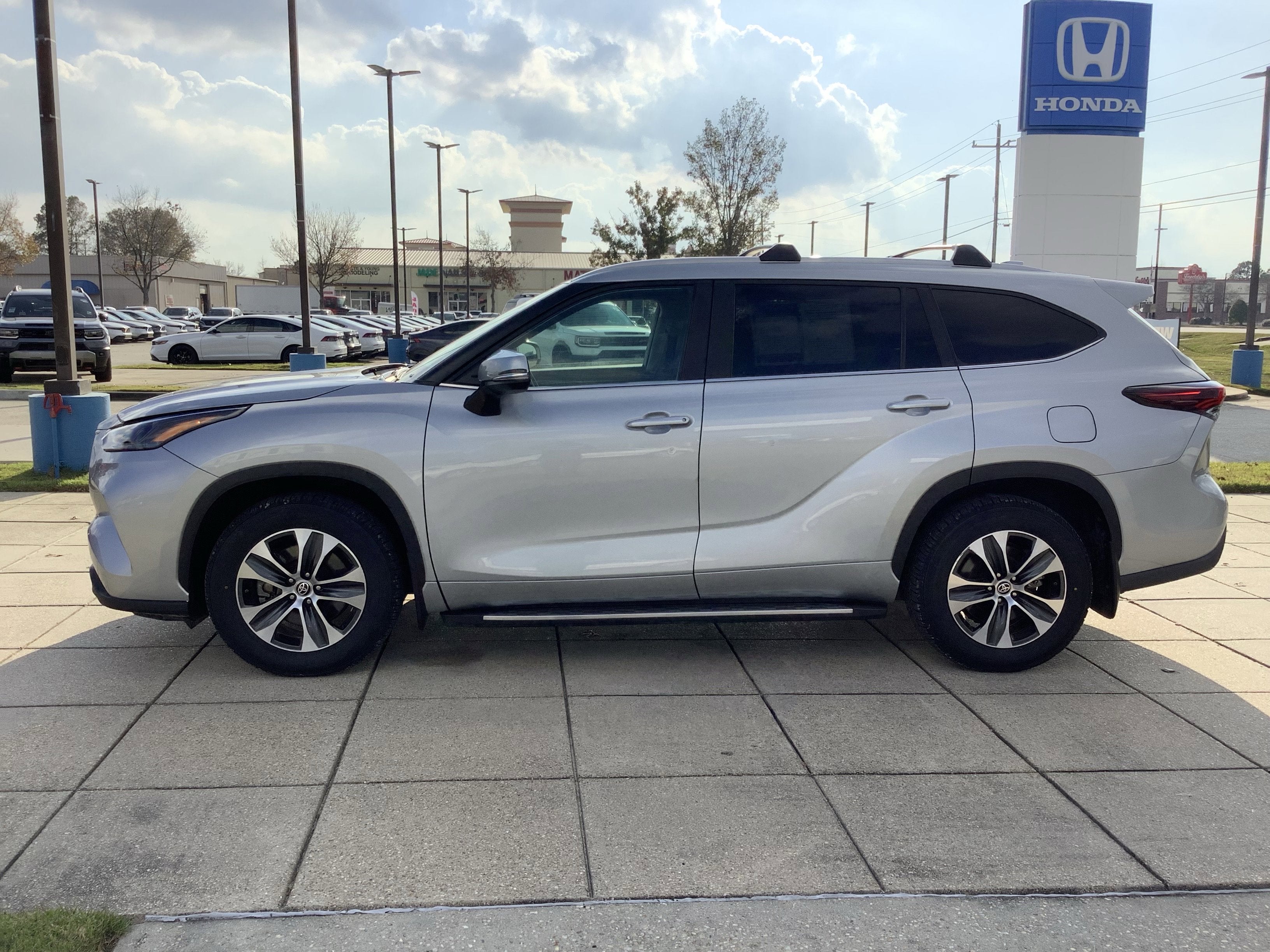 2024 Toyota Highlander XLE