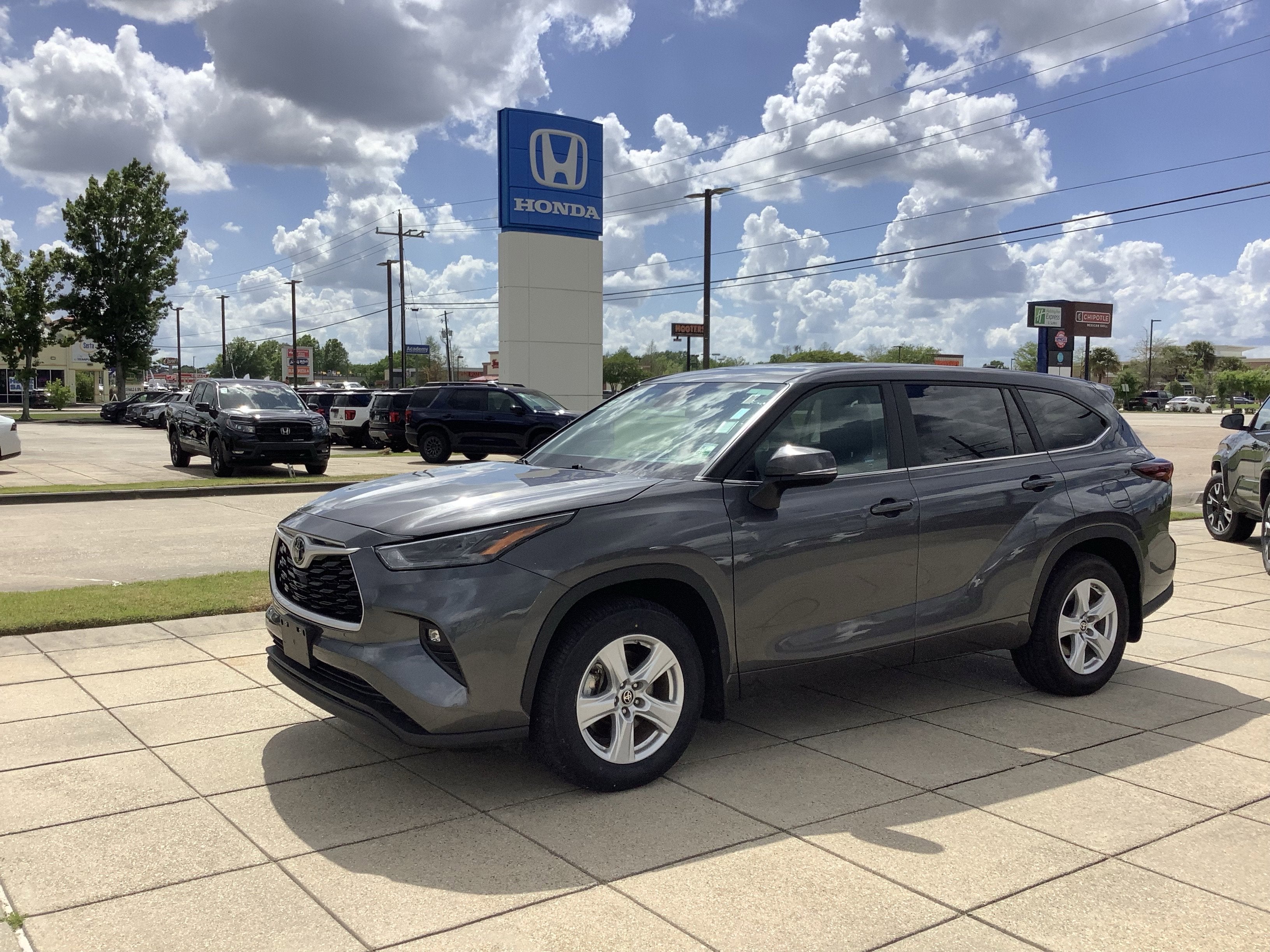 2024 Toyota Highlander LE