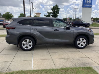 2024 Toyota Highlander LE