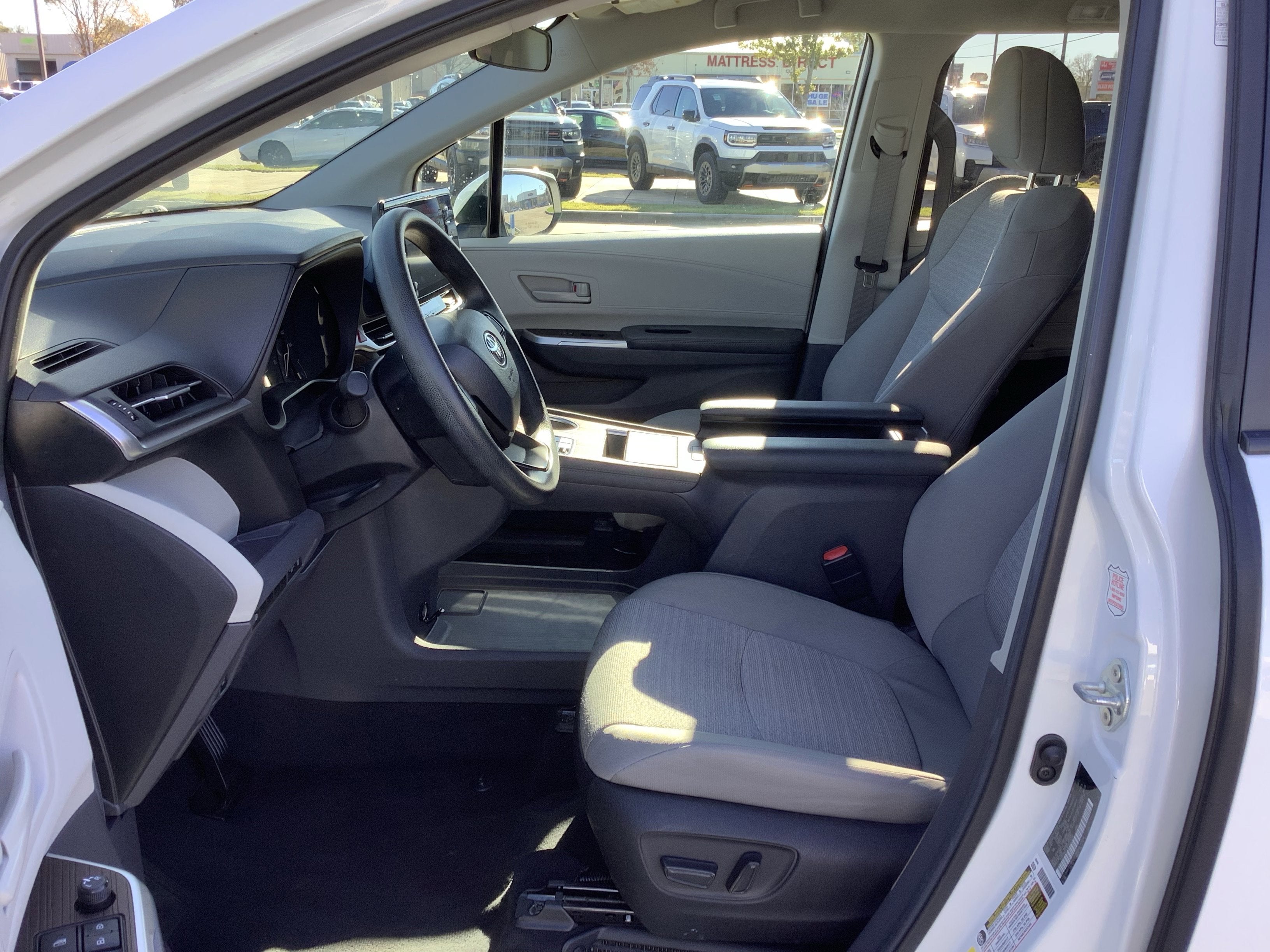 2024 Toyota Sienna LE