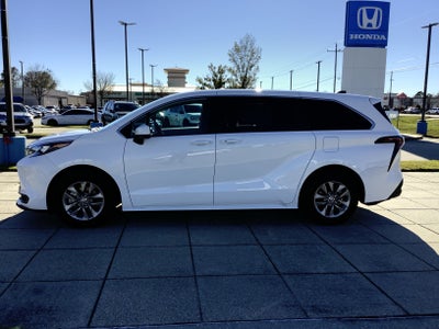 2024 Toyota Sienna LE