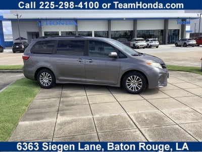 2018 Toyota Sienna XLE Auto Access Seat