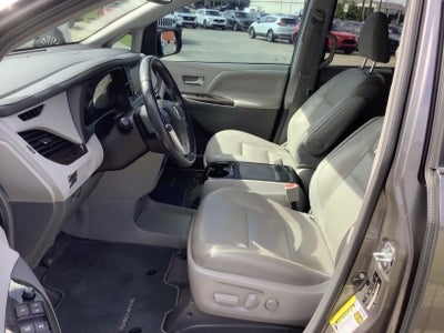 2018 Toyota Sienna XLE Auto Access Seat
