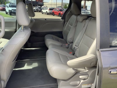 2018 Toyota Sienna XLE Auto Access Seat